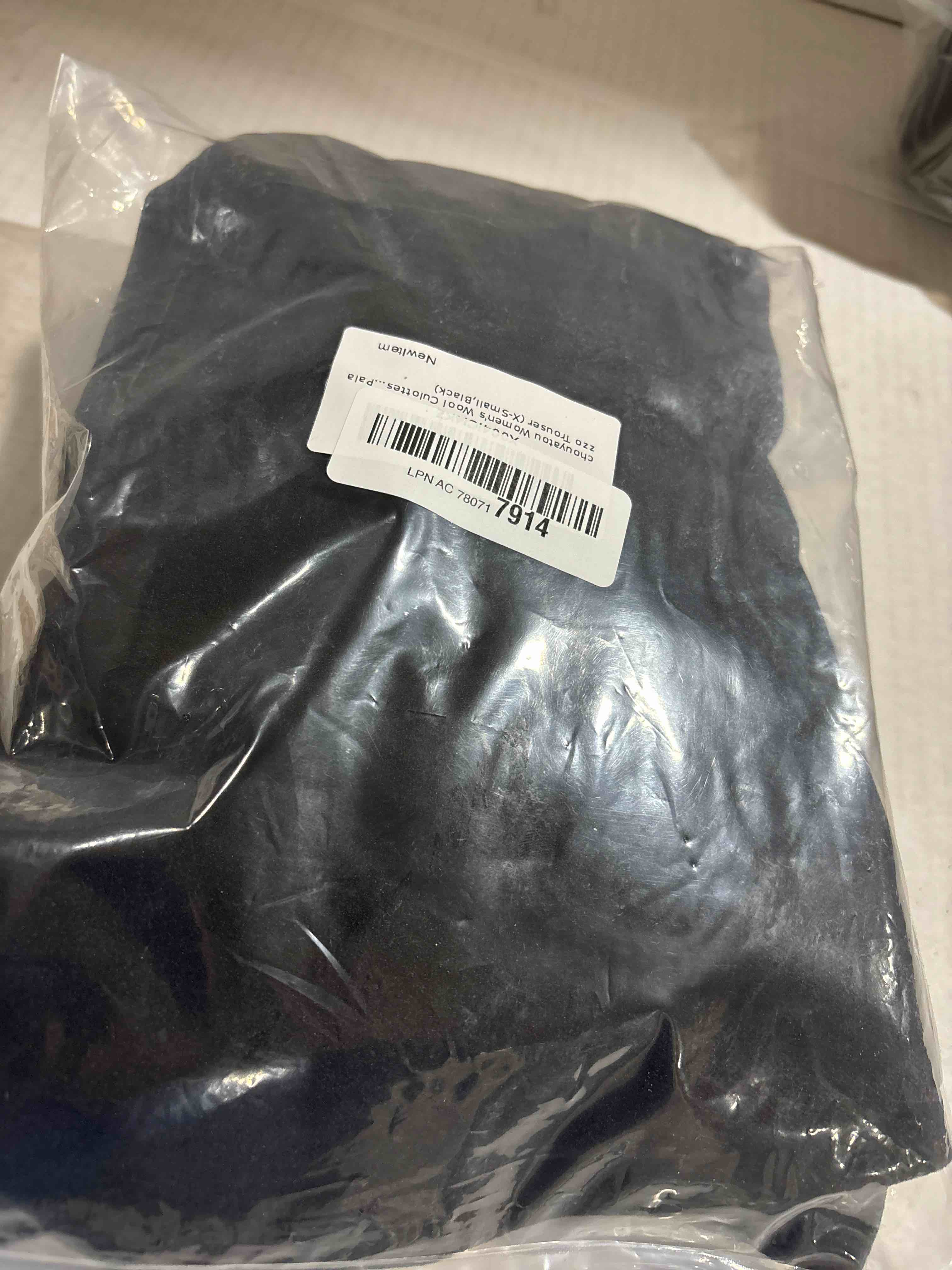 Condition photo showing New/Like New for chouyatou Women's Wool Culottes Capri Cropped Pants Pleated Elastic High Waist Wide Leg Palazzo Trouser X-Small Black