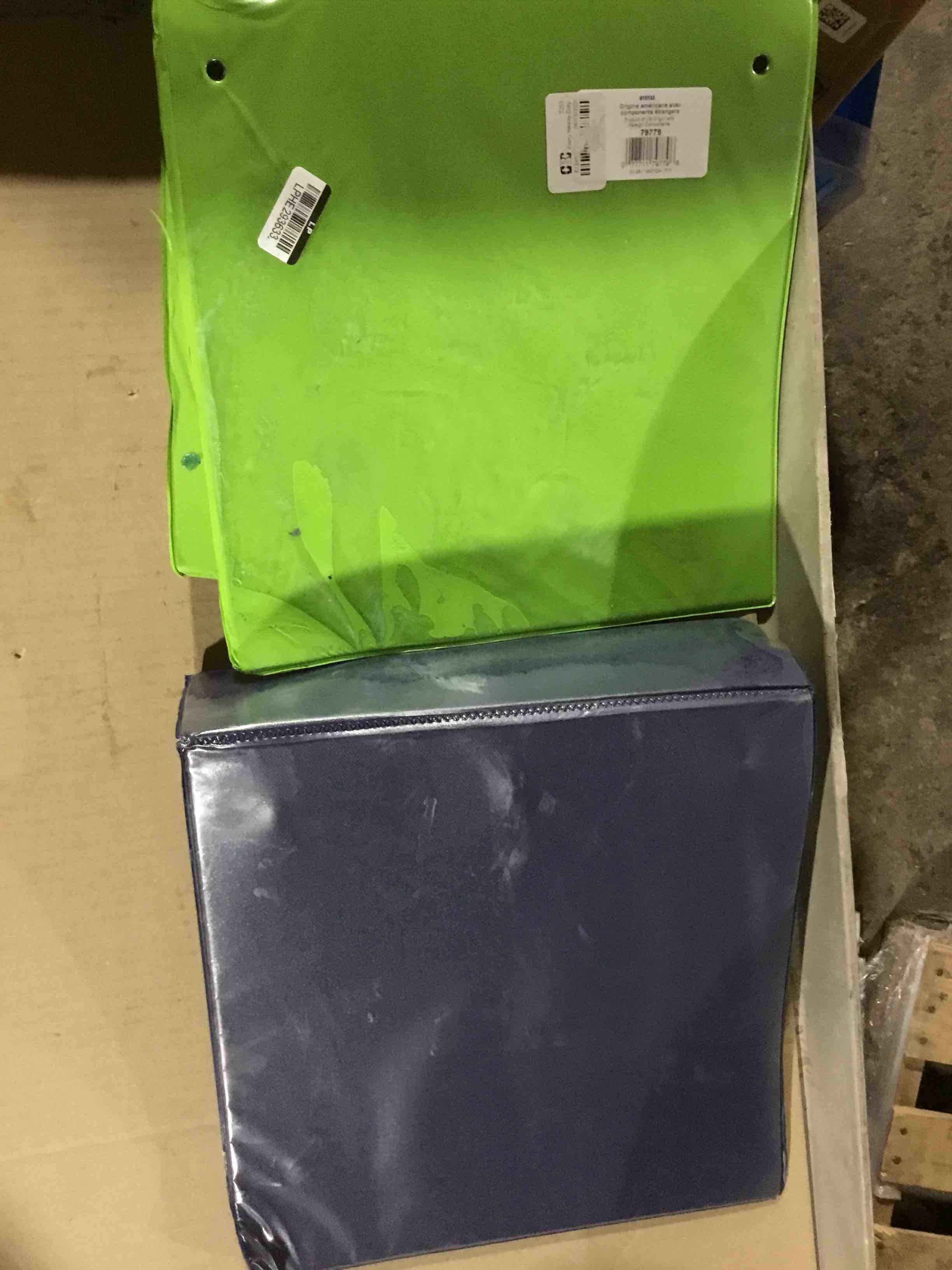 Avery Heavy-Duty View Binder  3  EZD Rings  Chartreuse (79779)