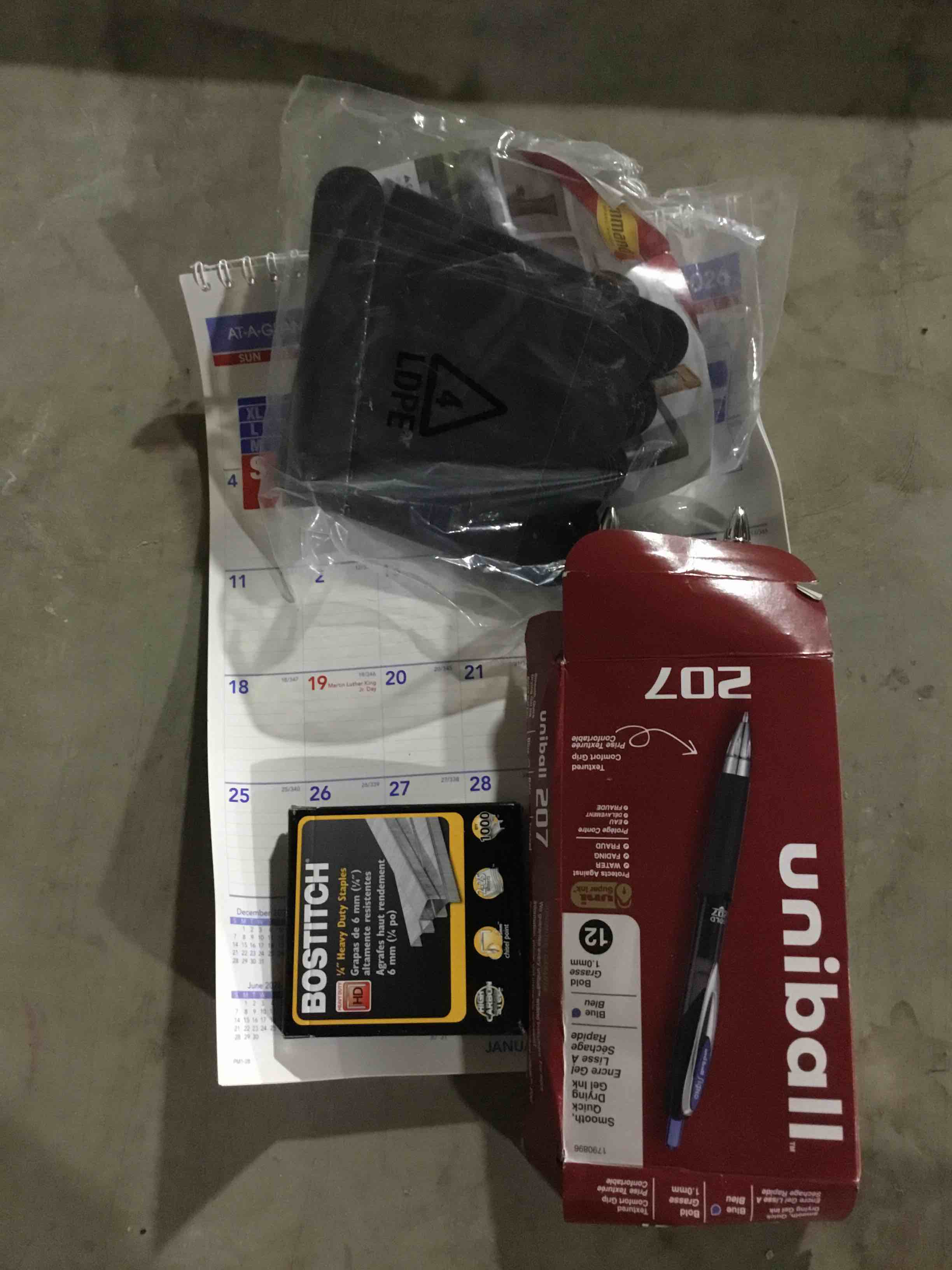 uniball 207 Retractable Gel Pens  Bold Point (1.0mm)  Blue Ink  12 Count