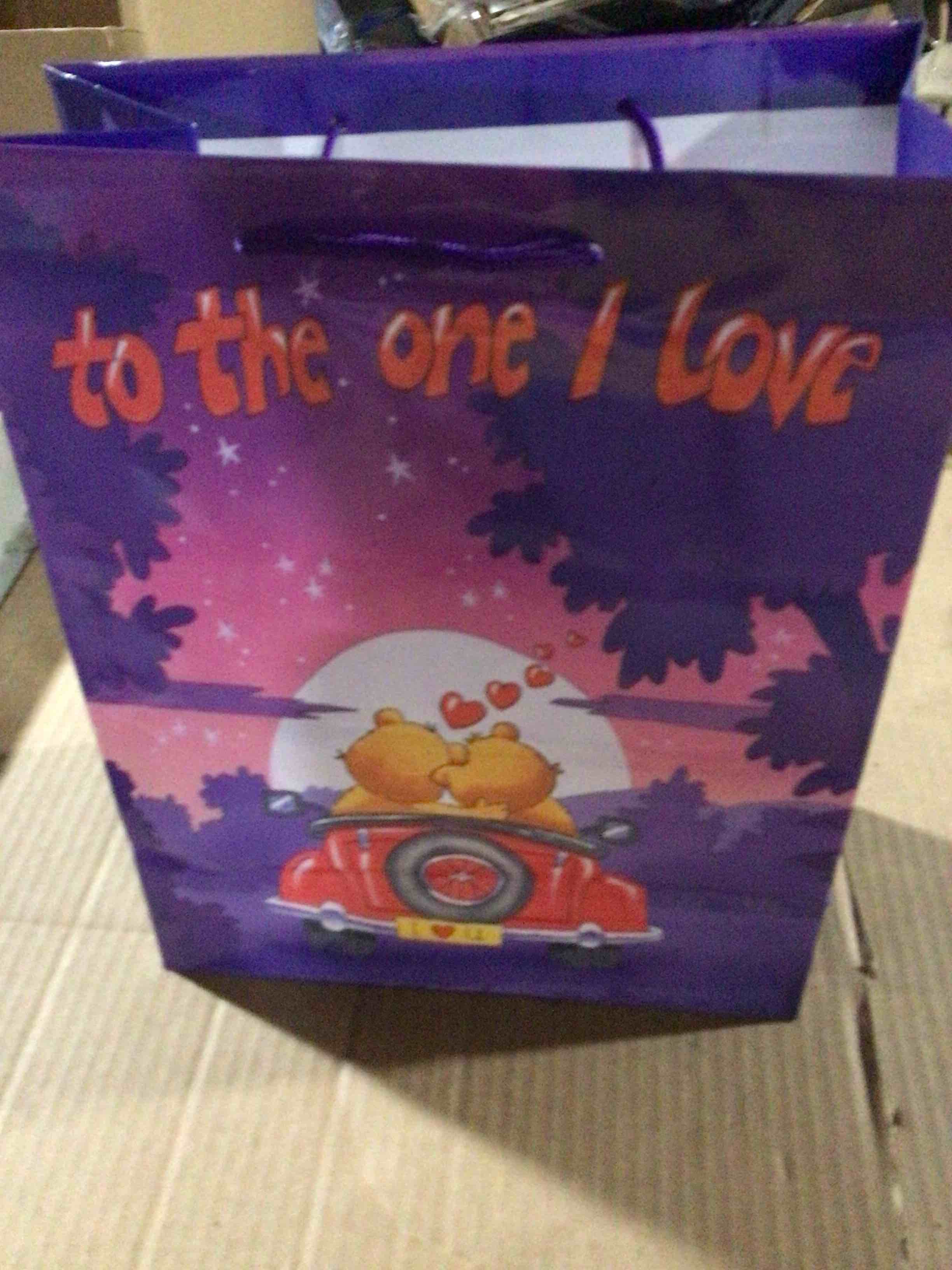 Romantic themed gift bag ideal for Valentine’s Day