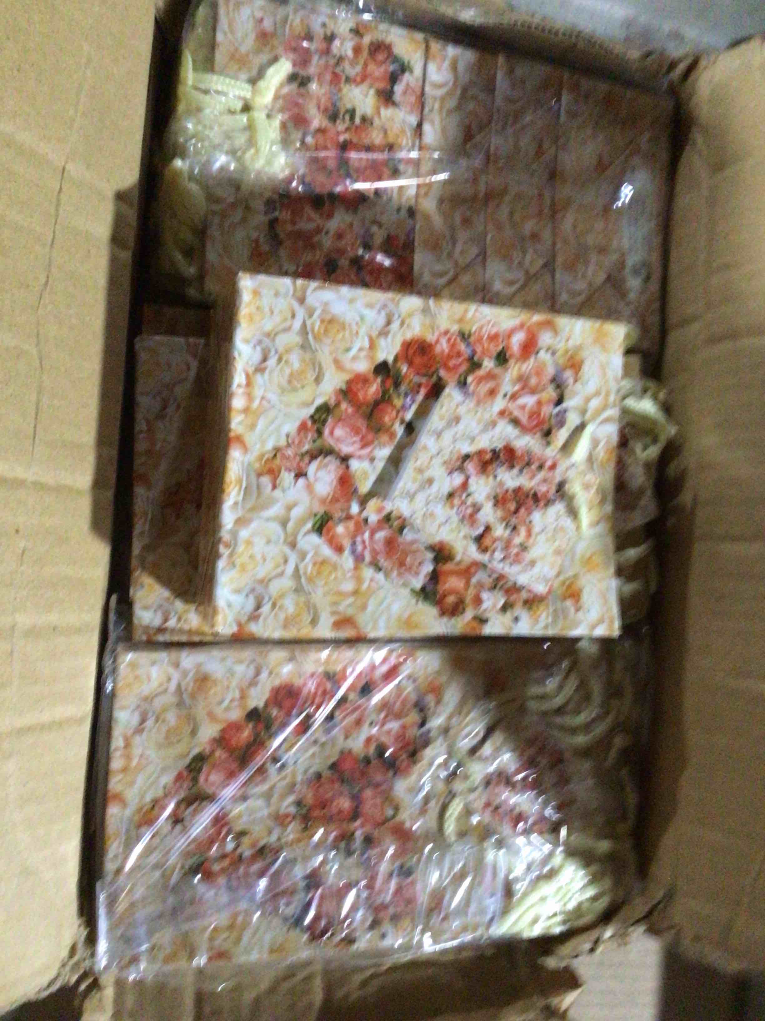 Boxes for froral arrangements 