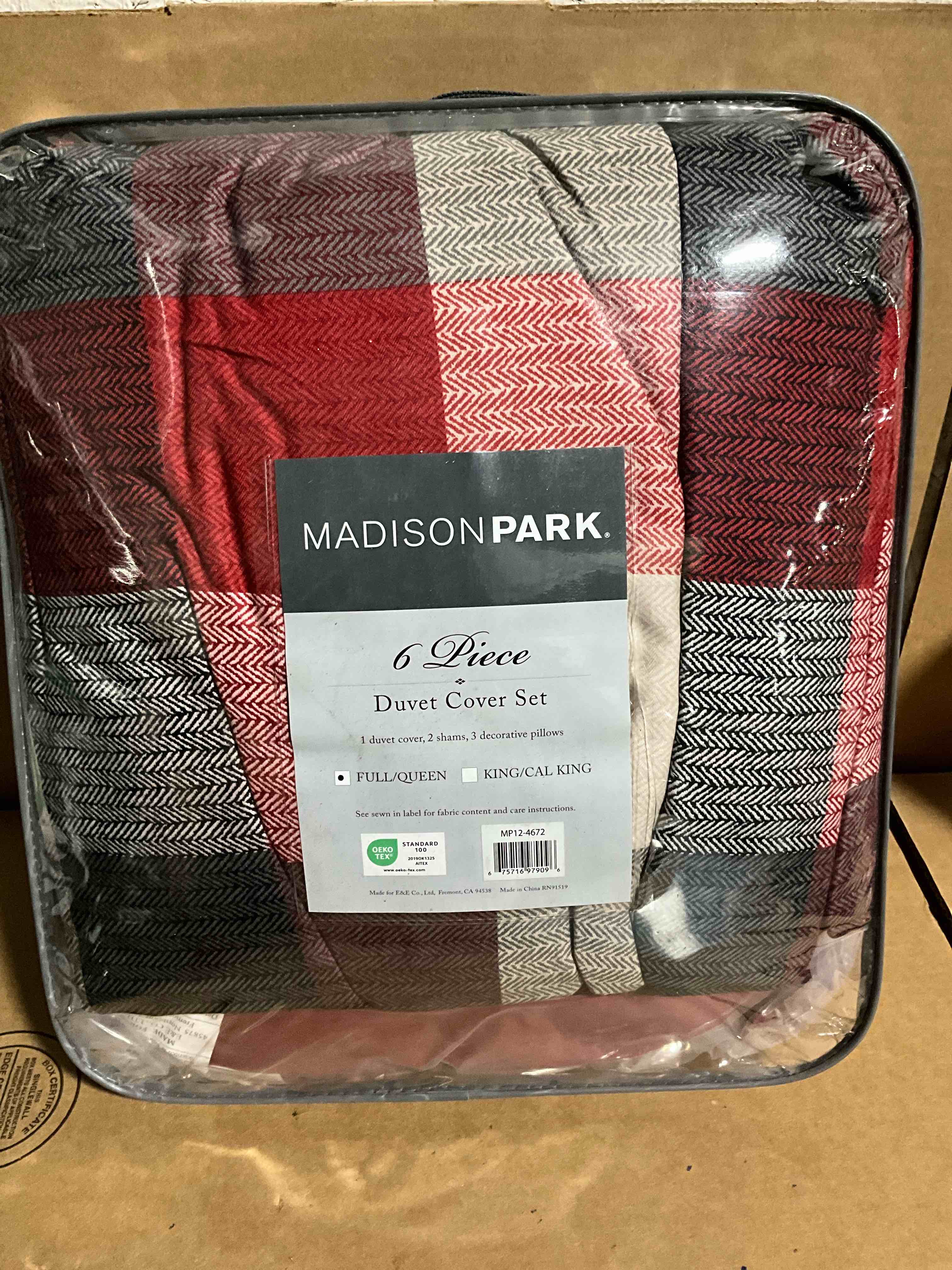 Condition photo showing New/Like New for 6pc Full/Queen Warren Herringbone Duvet Cover Set - Red: Farmhouse Style, Midweight Cotton, Includes Shams & Decorative Pillows