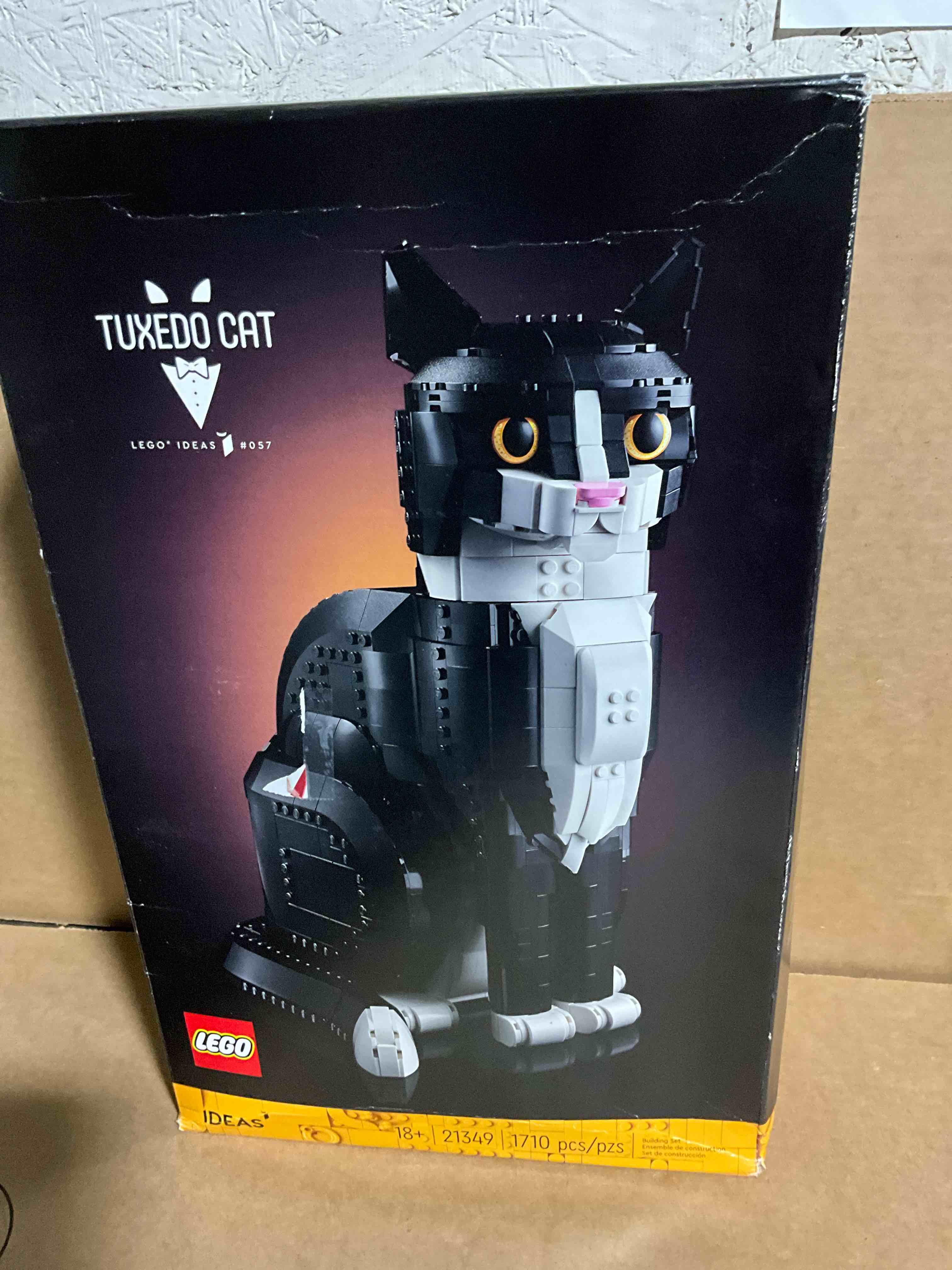 Condition photo showing New/Like New for LEGO Ideas Tuxedo Cat, Home Décor, Cat Gift Idea for Animal-Lovers, Cat Lover Gifts, Collectible Model, Creative Activity, Building Set for Adults, 21349