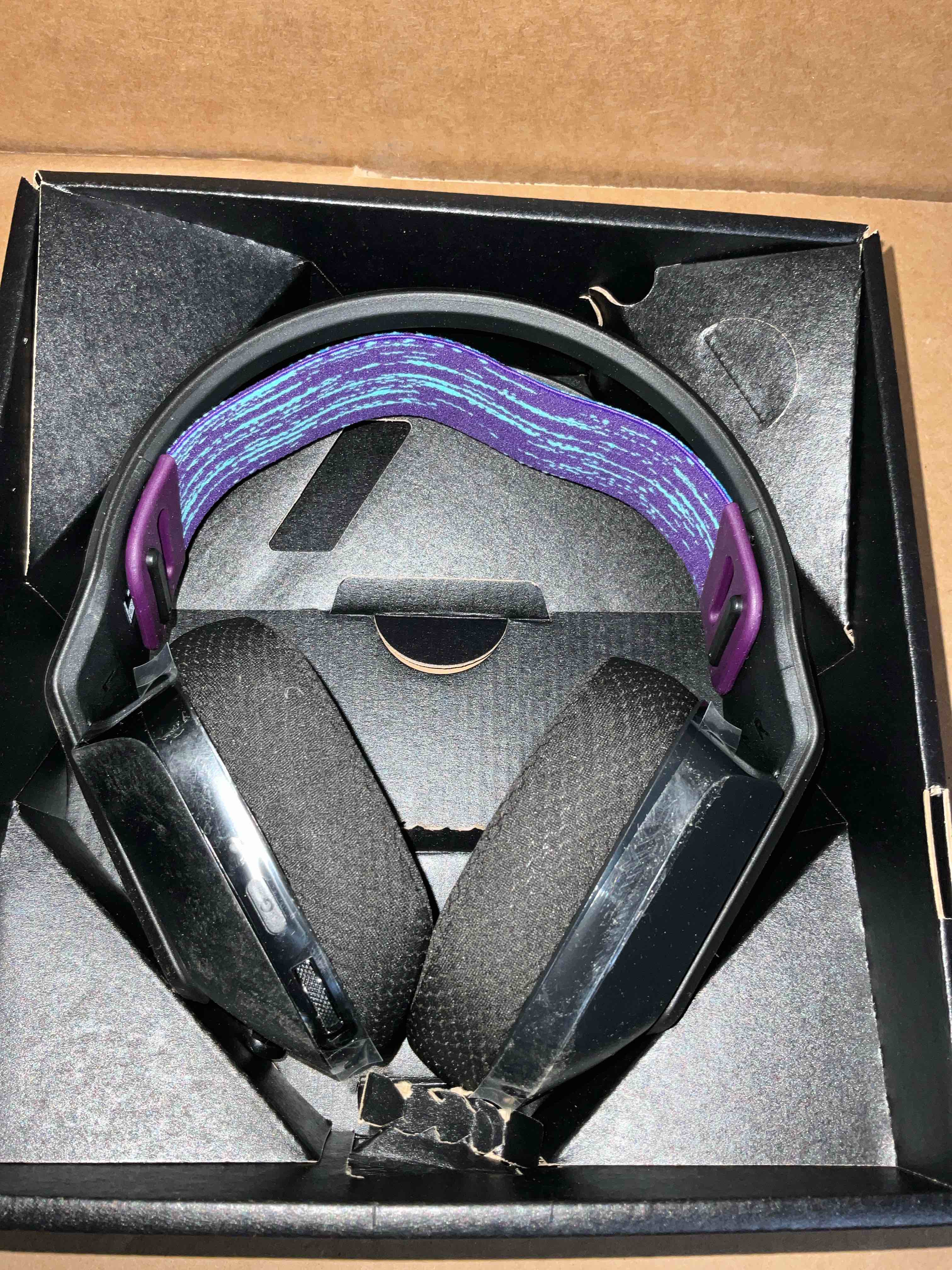 Condition photo showing Good Condition for (missing cable charger)Logitech - G535 LIGHTSPEED Wireless Gaming Headset for PC, PS5, PS4 - Black