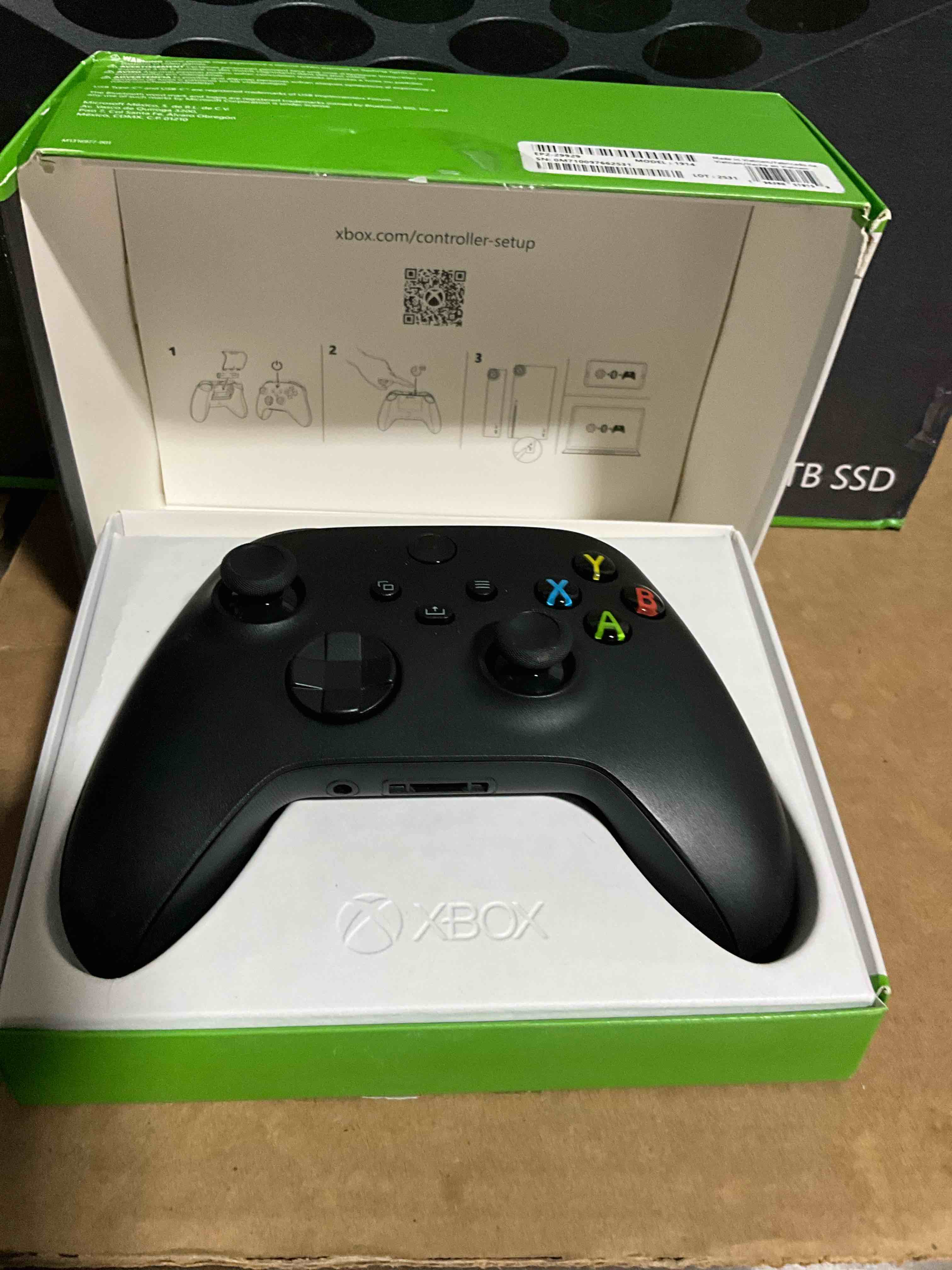 Condition photo showing New/Like New for xbox series x|s wireless controller - carbon black: usb-c, bluetooth compatible