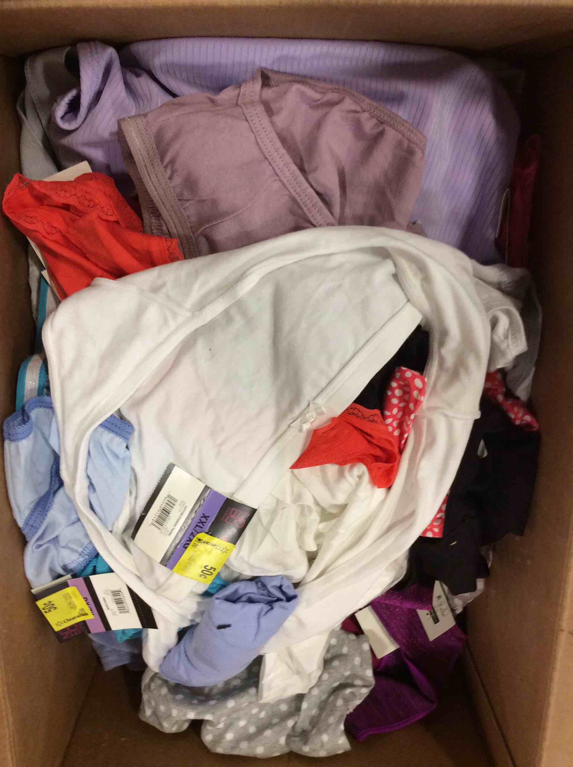 Condition photo showing Good Condition for box lot of miscellaneous items 