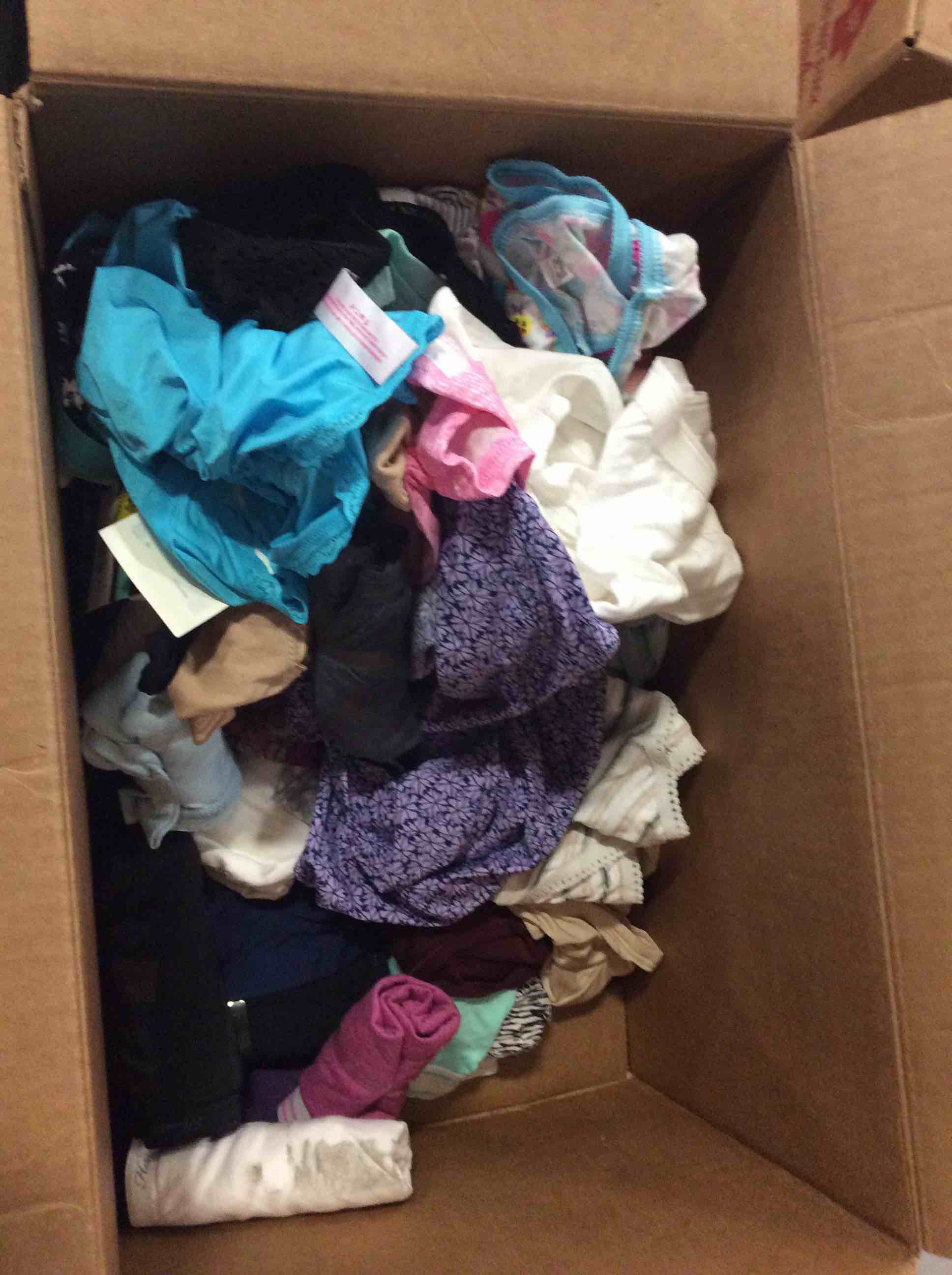 Condition photo showing Good Condition for box lot of miscellaneous items 