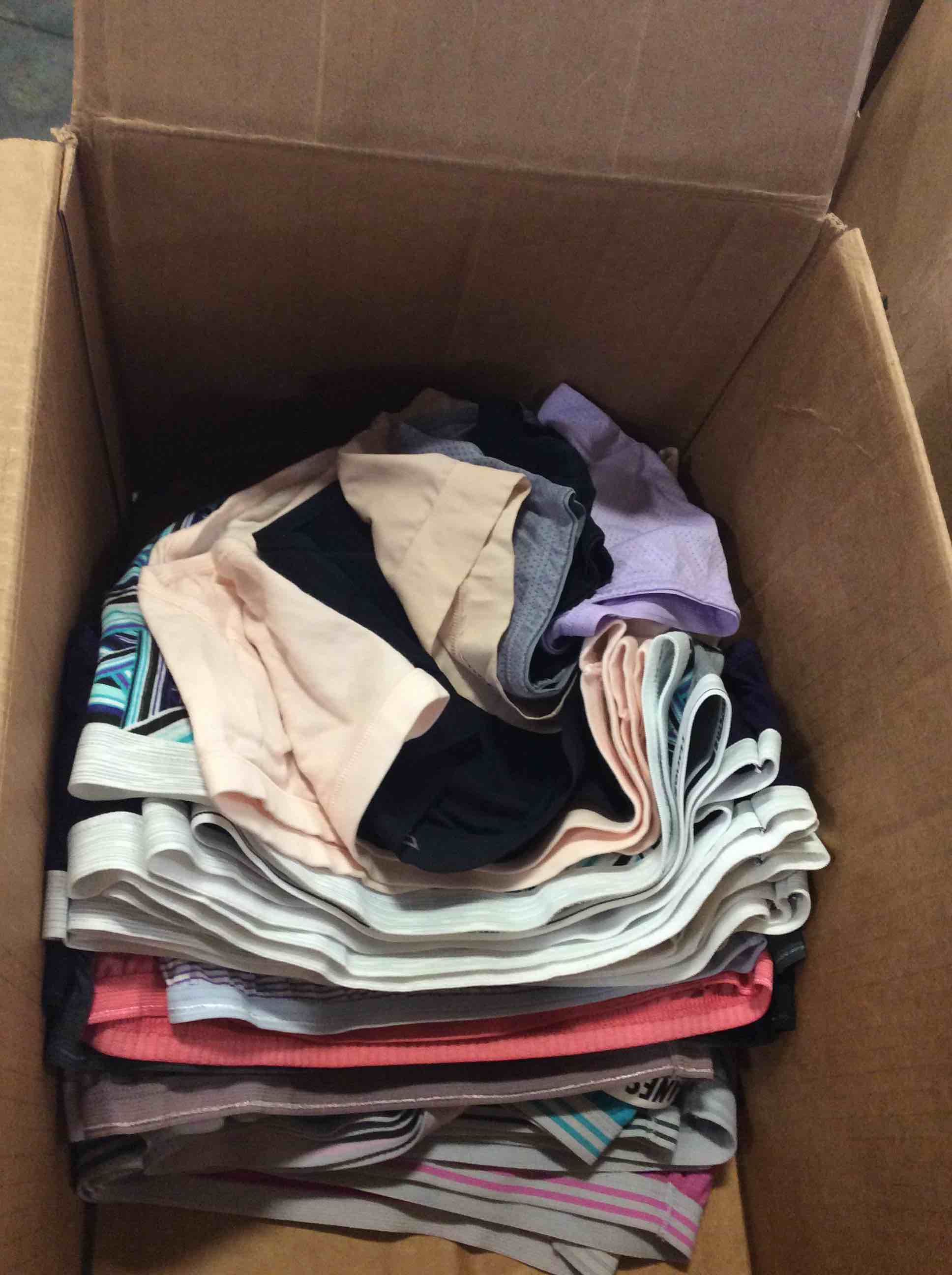 Condition photo showing Good Condition for box lot of miscellaneous items 