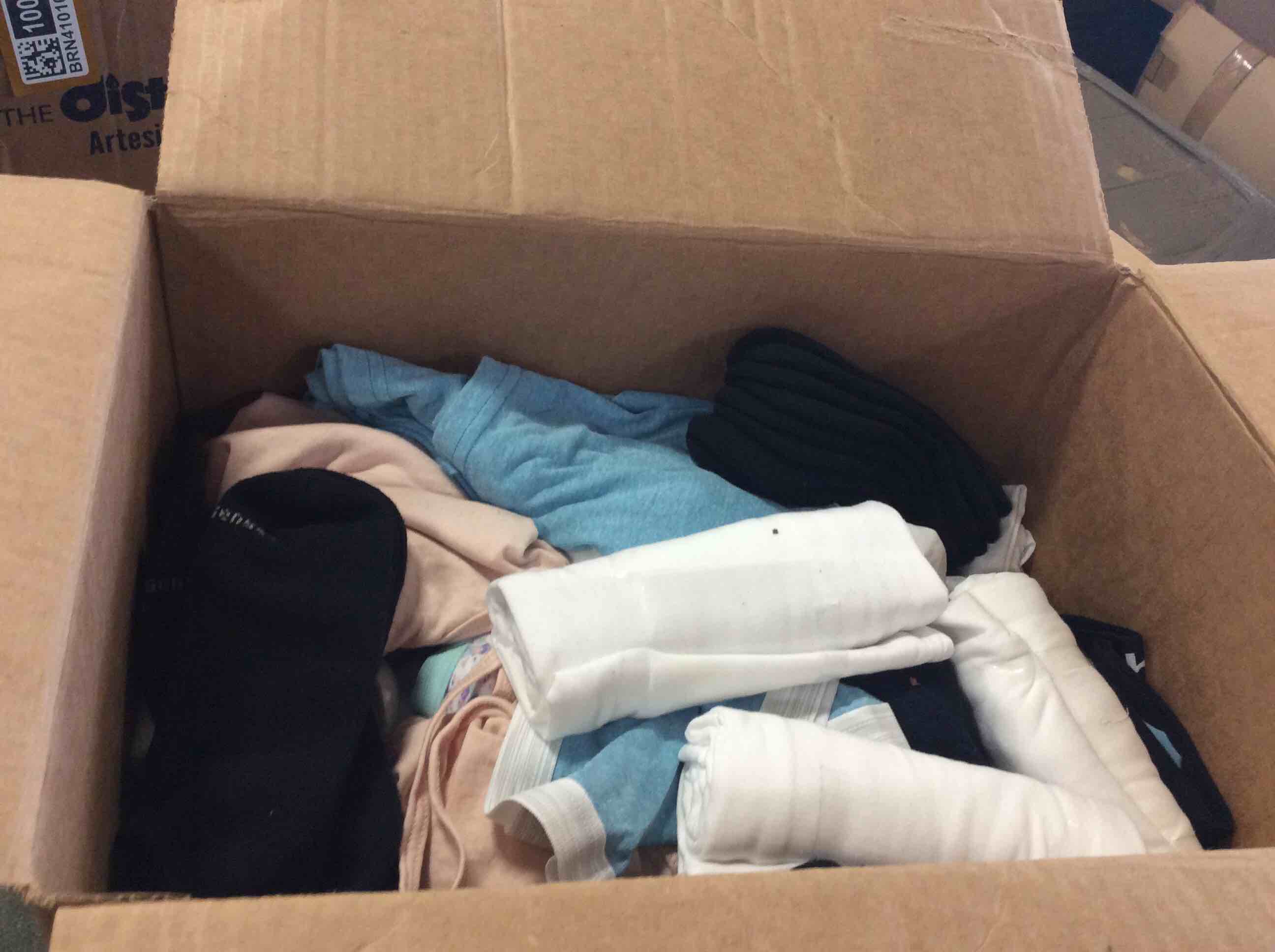 Condition photo showing Good Condition for box lot of miscellaneous items 