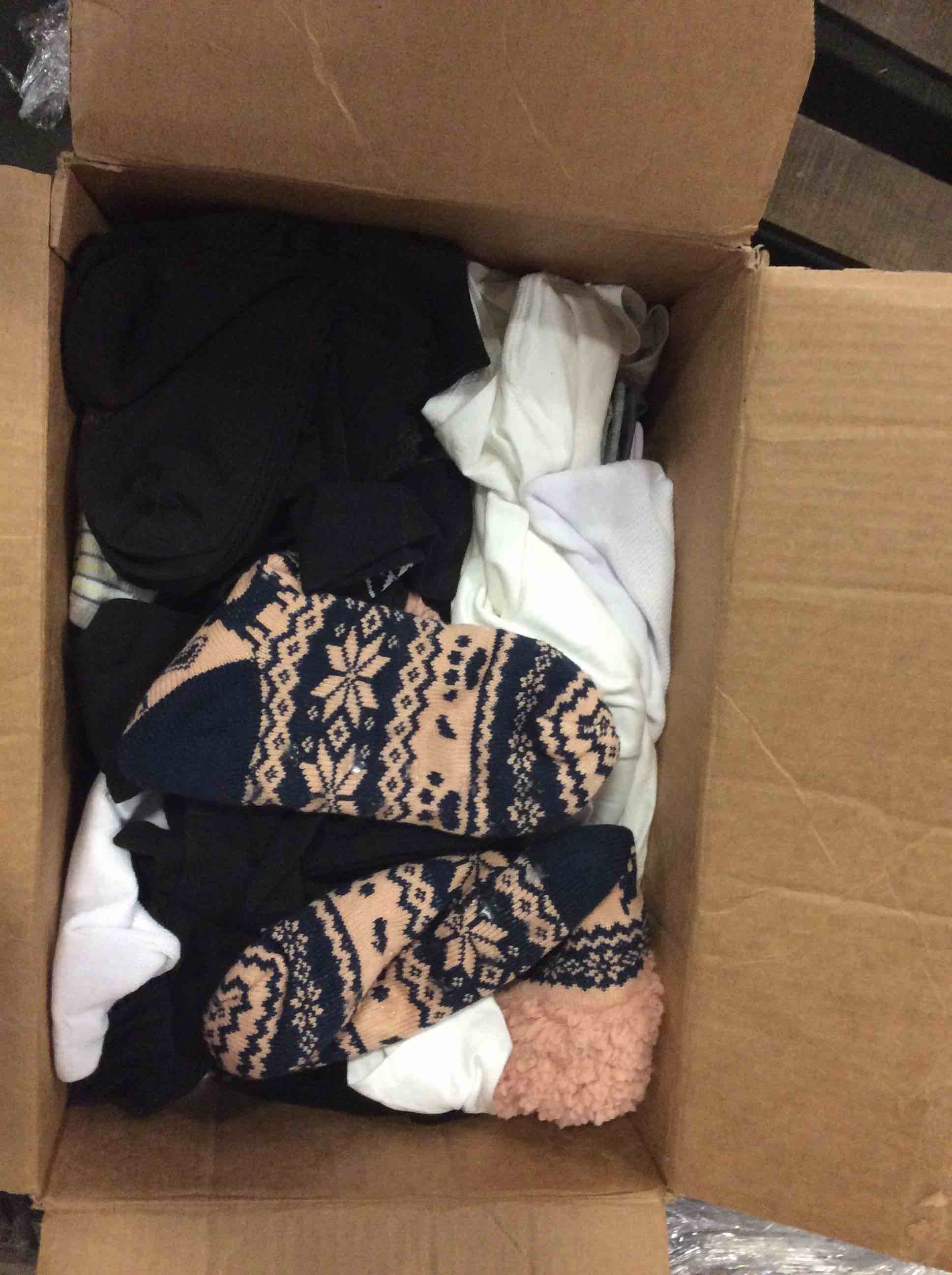 Condition photo showing Good Condition for box lot of miscellaneous items 