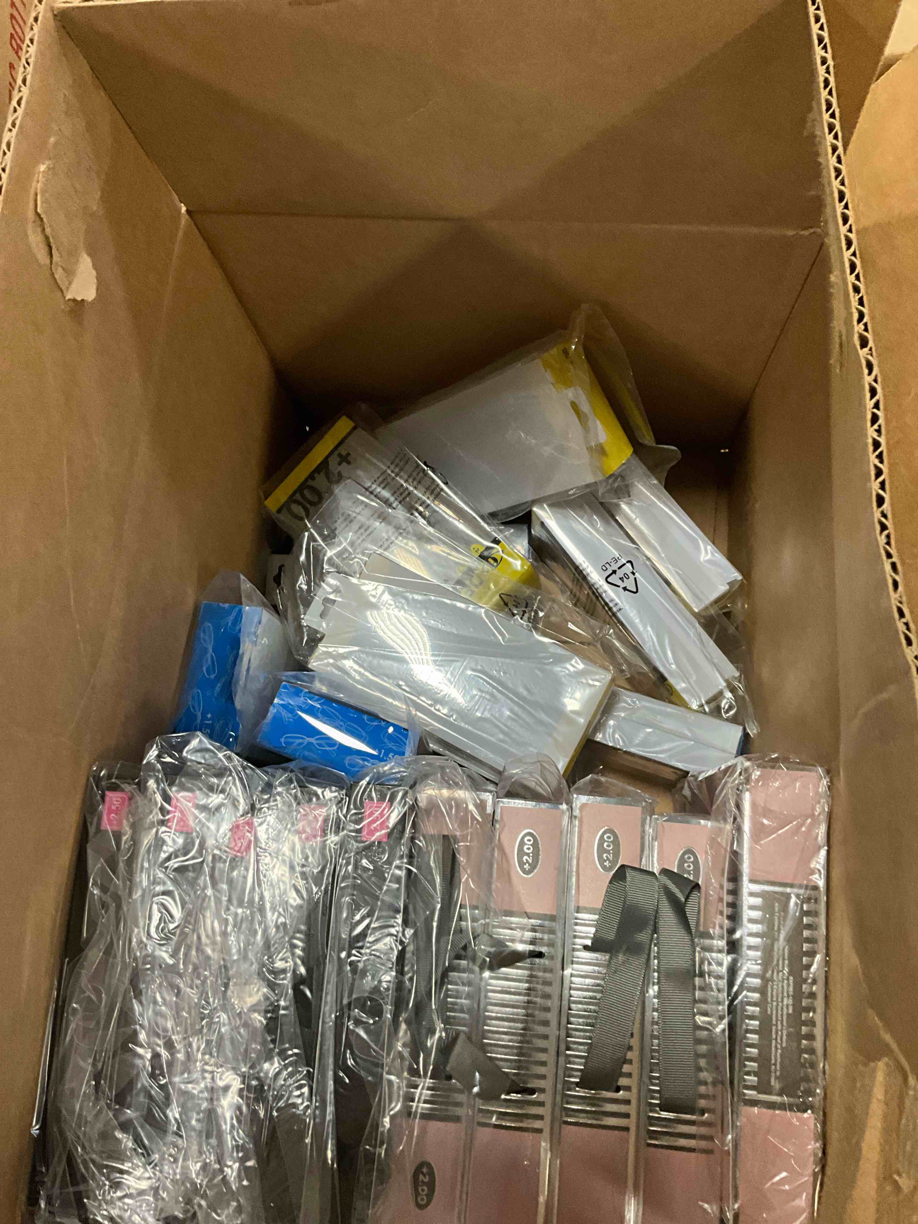 Condition photo showing Good Condition for box lot of miscellaneous items 