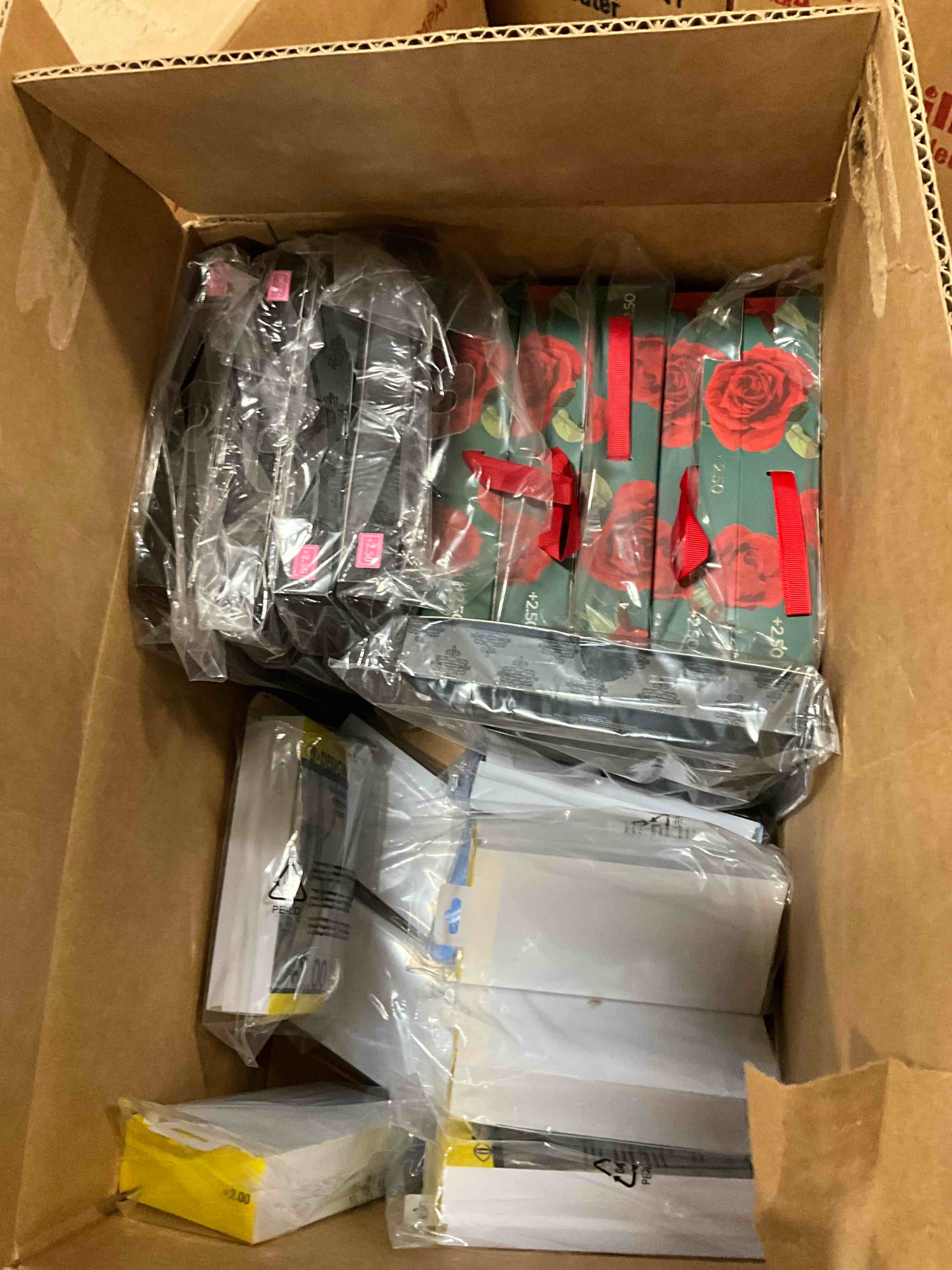 Condition photo showing Good Condition for box lot of miscellaneous items 