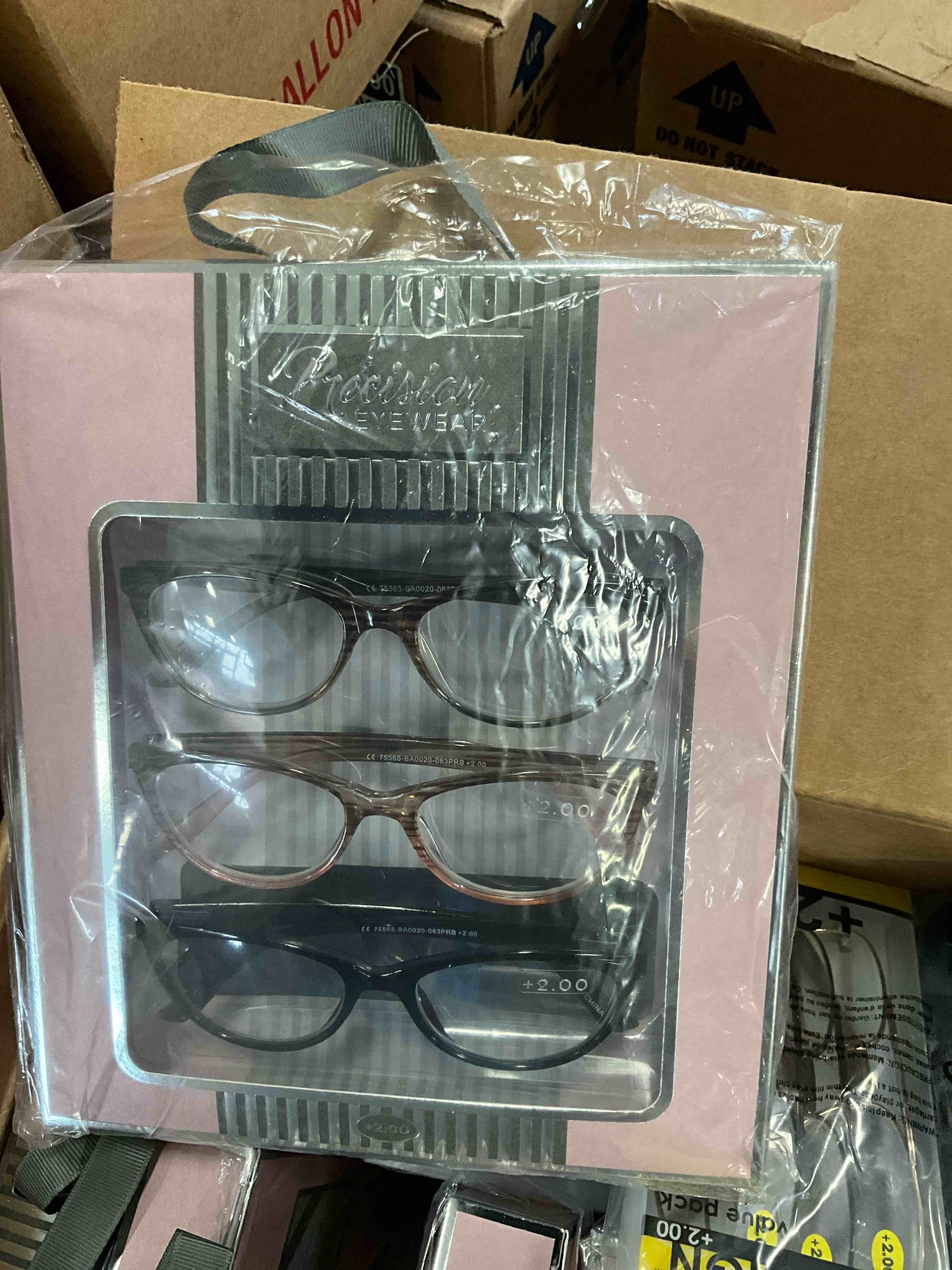 Condition photo showing Good Condition for box lot of miscellaneous items 
