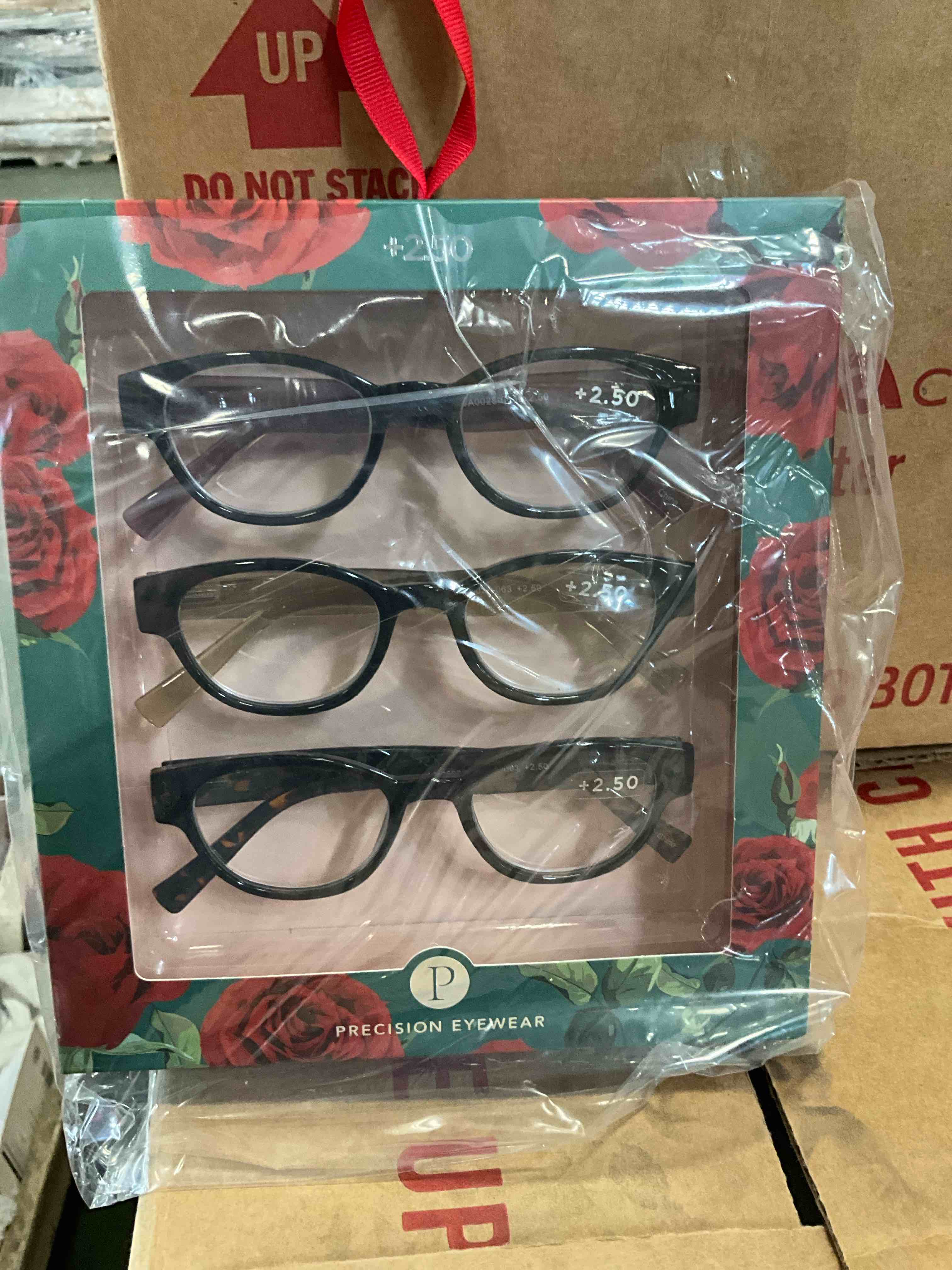 Condition photo showing Good Condition for box lot of miscellaneous items 