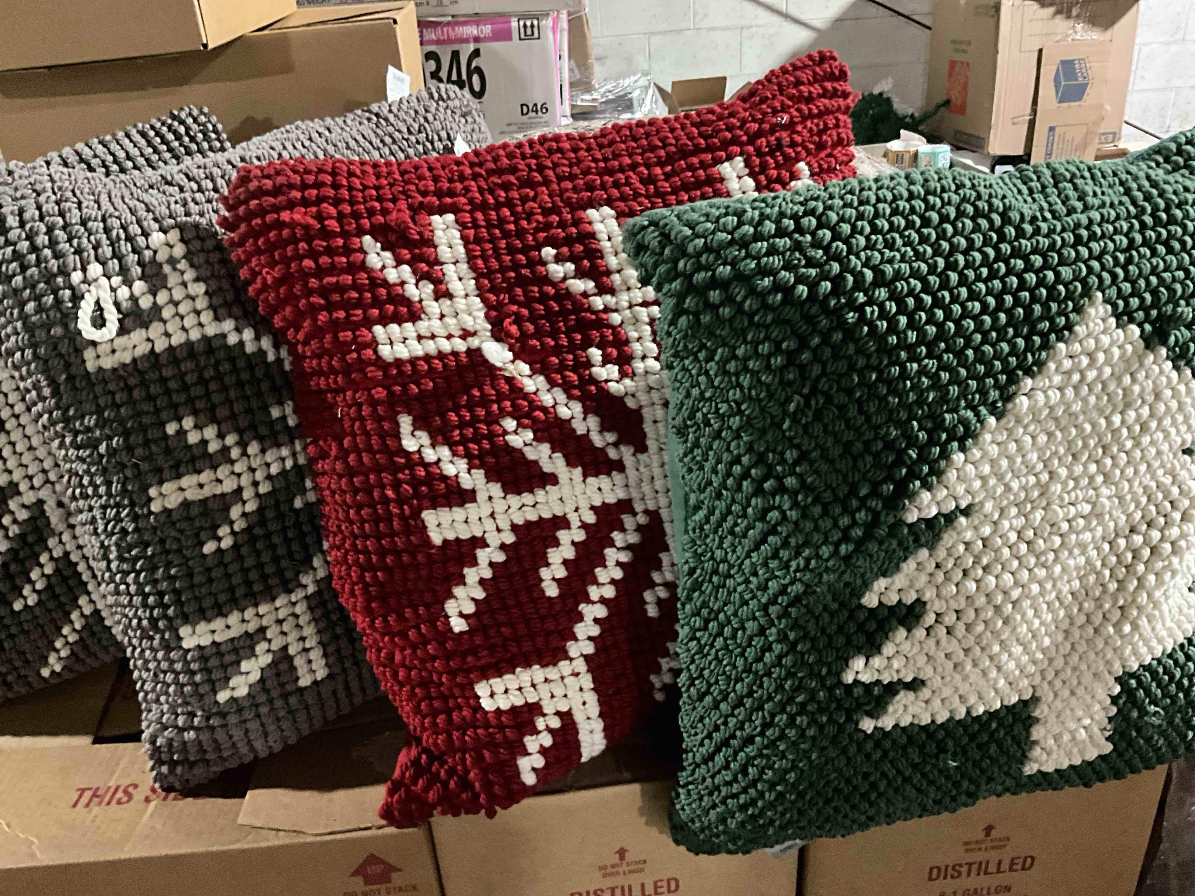 box lot of 4 christmas pillow 