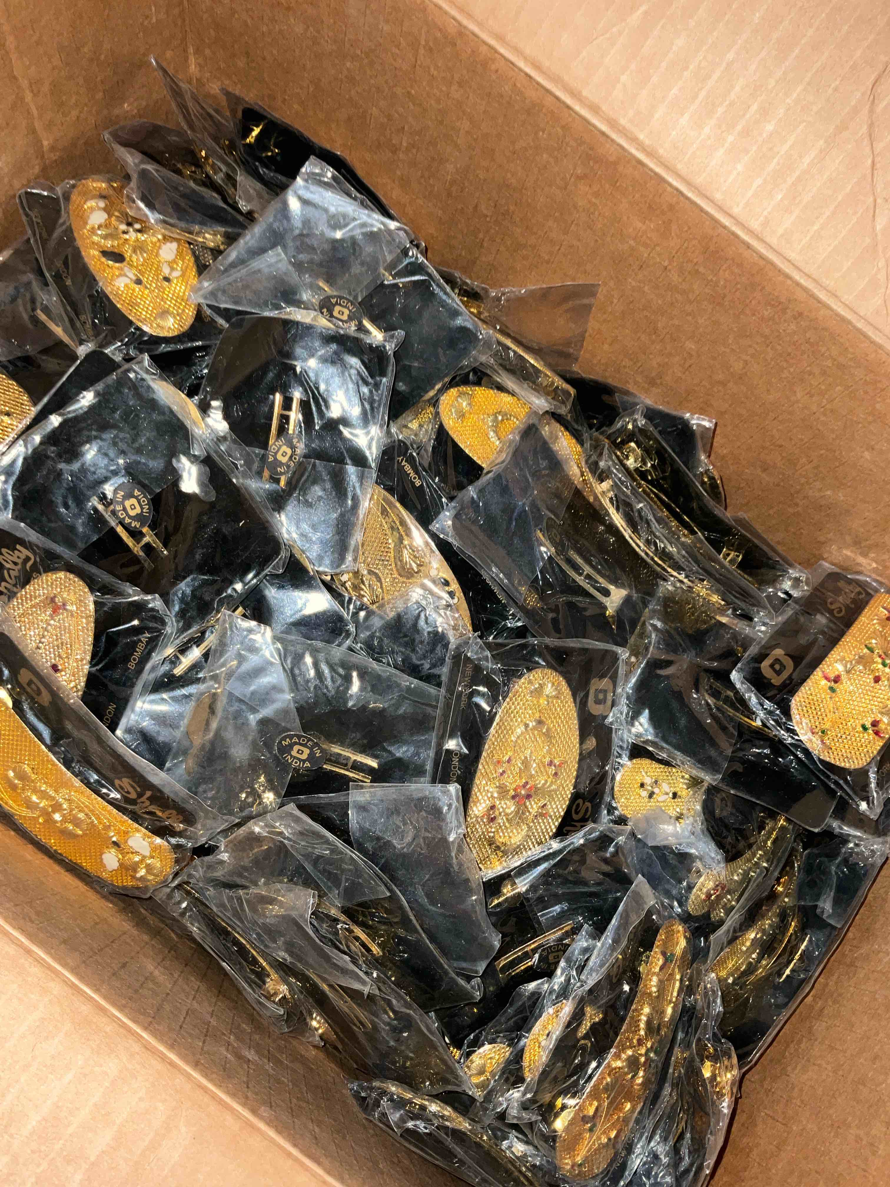 Condition photo showing Good Condition for box lot of miscellaneous items 