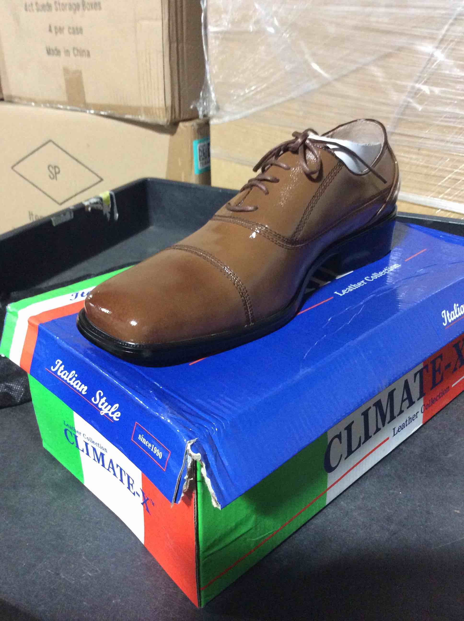 Condition photo showing New/Like New for leather collection climate–x (size 9) brown A0295