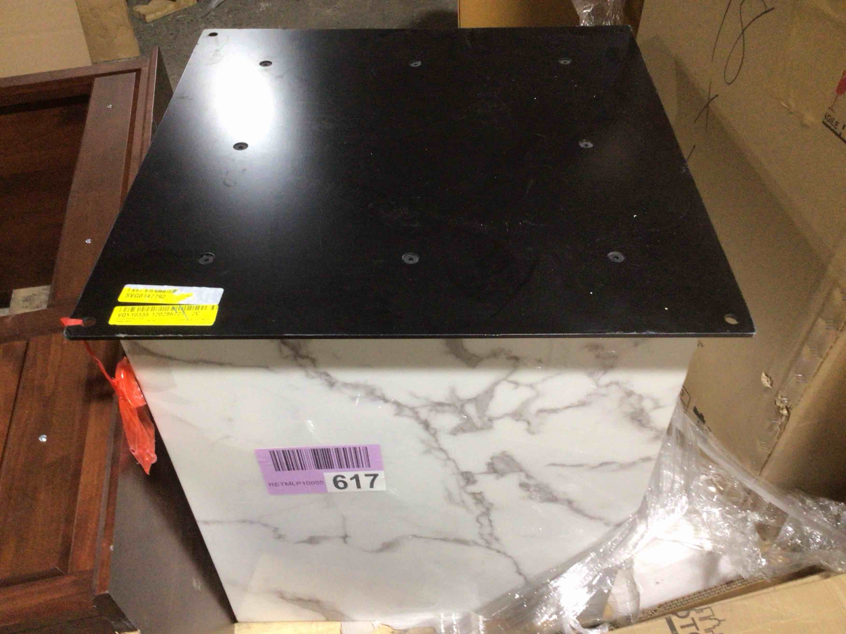 Condition photo showing Good Condition for Venne Round Marble Top Dining Table