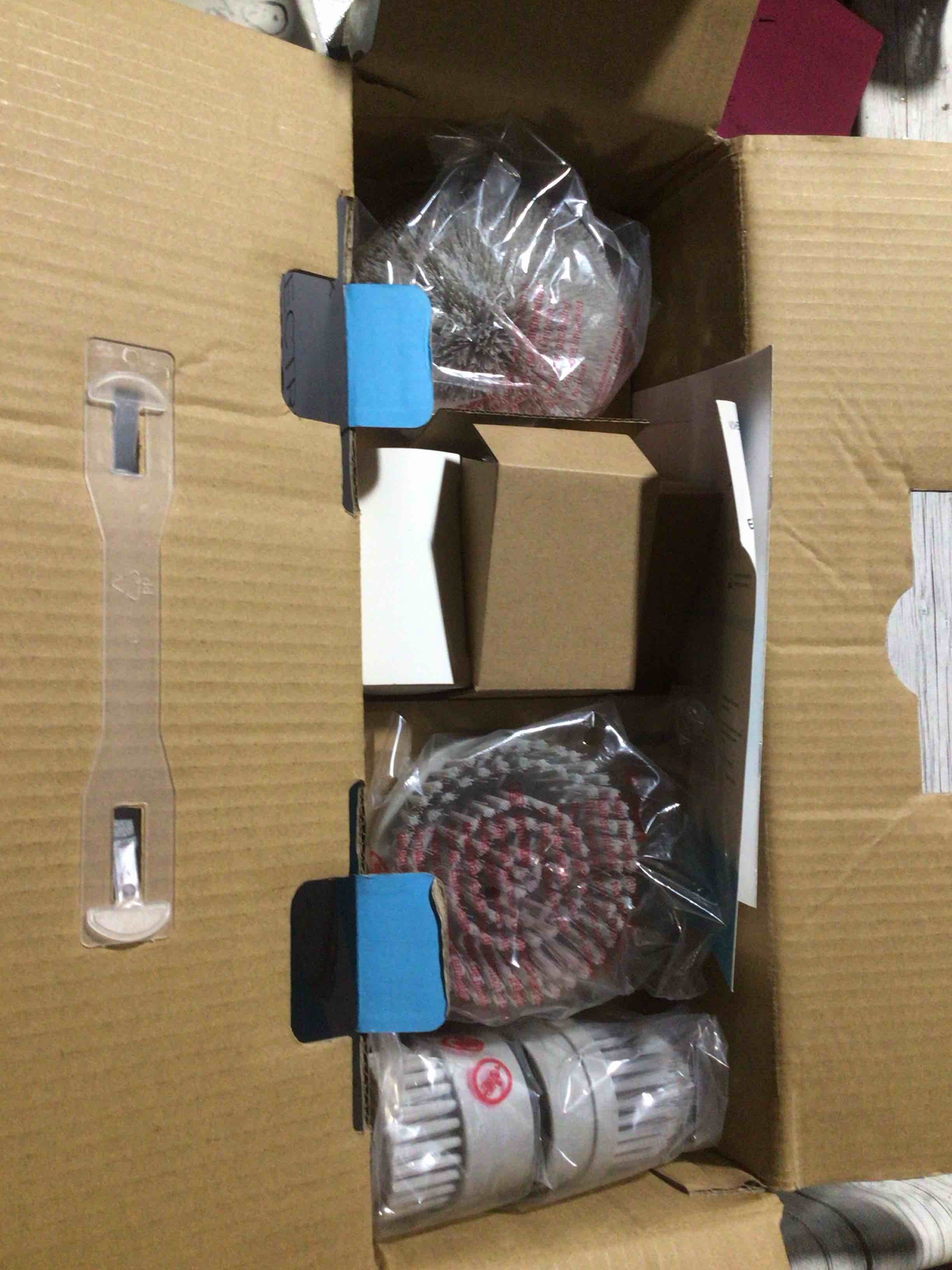 Condition photo showing Good Condition for voweek electric spin scrubber, power scrubber with 4 replaceable brush heads and adjustable extension arm, cordless household cleaning brush for bathroom tub tile floor