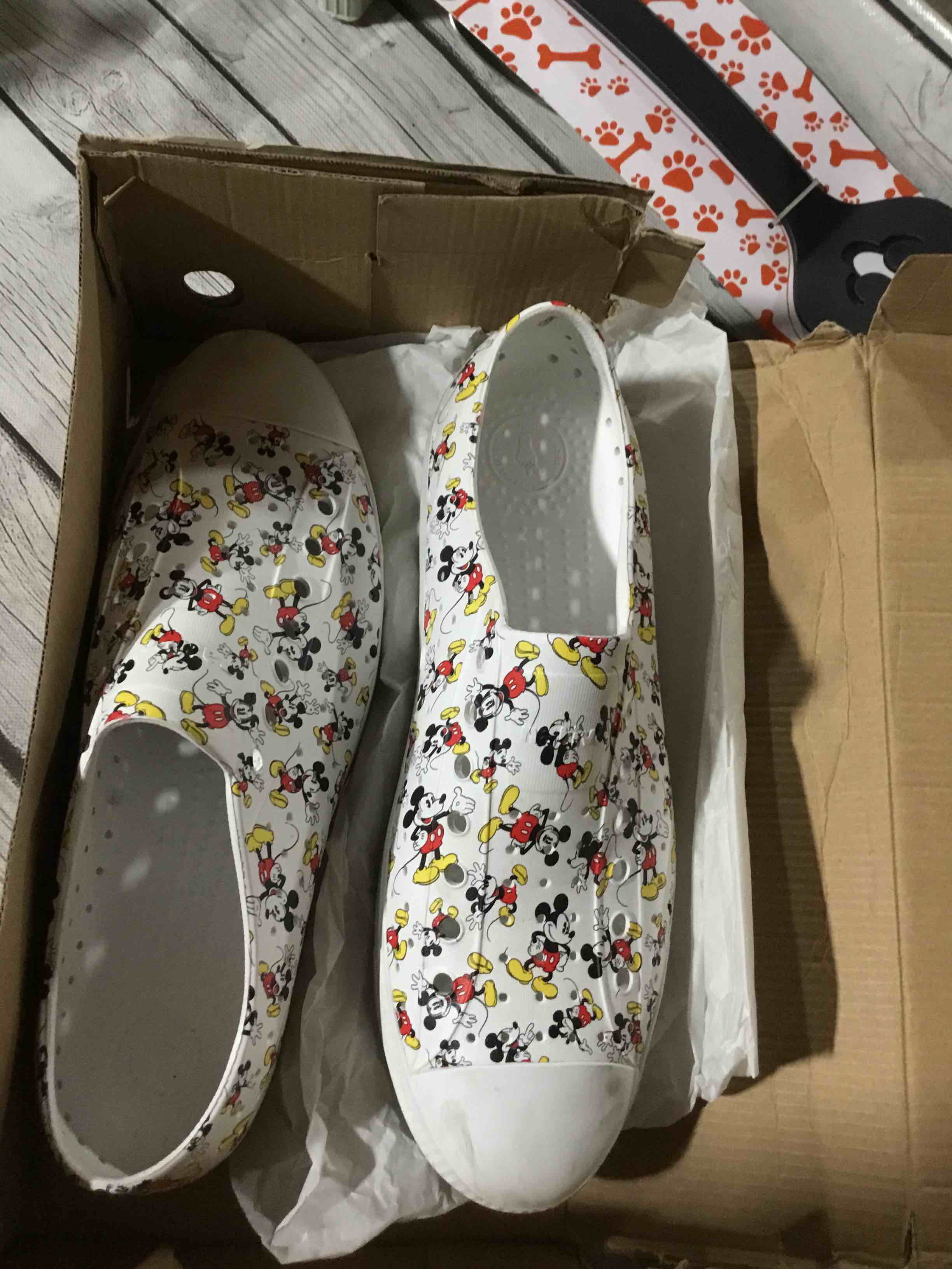Condition photo showing Good Condition for Native Shoes Jefferson Disney Print Shell White/Shell White/Mickey All Over Print Men's 13, Women's 15 Medium
