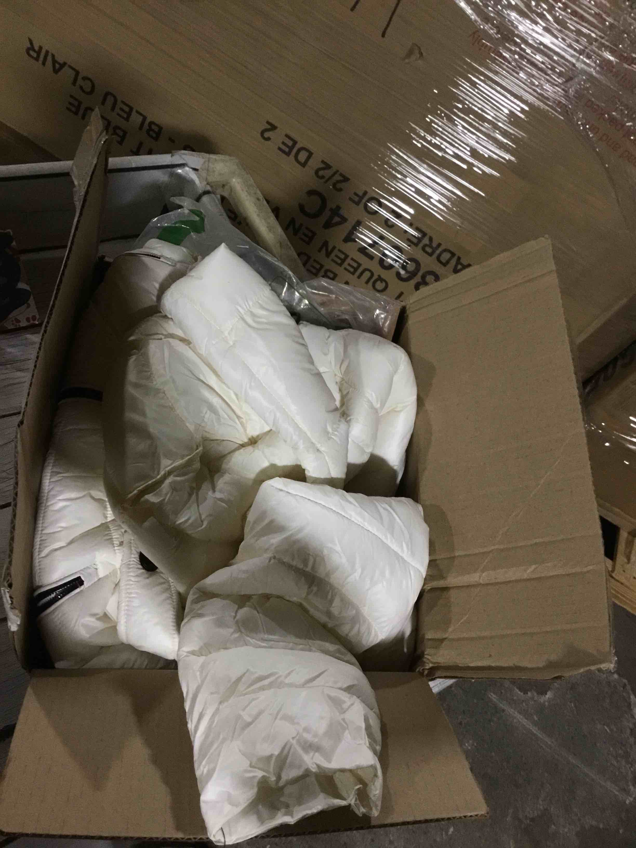 Condition photo showing Good Condition for DKNY Short Packable With Side Tab (Pearl) Women's Jacket