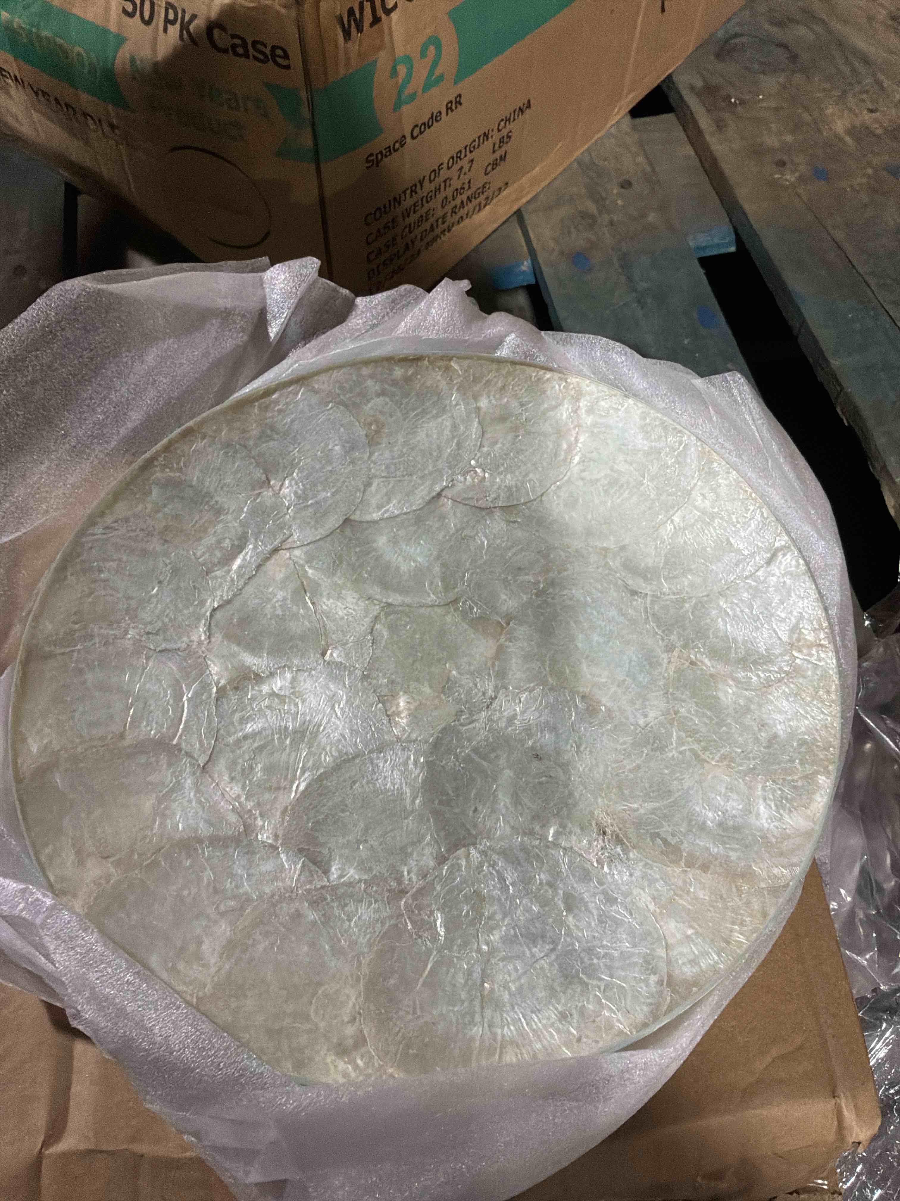 Condition photo showing New/Like New for white round plate large 4 