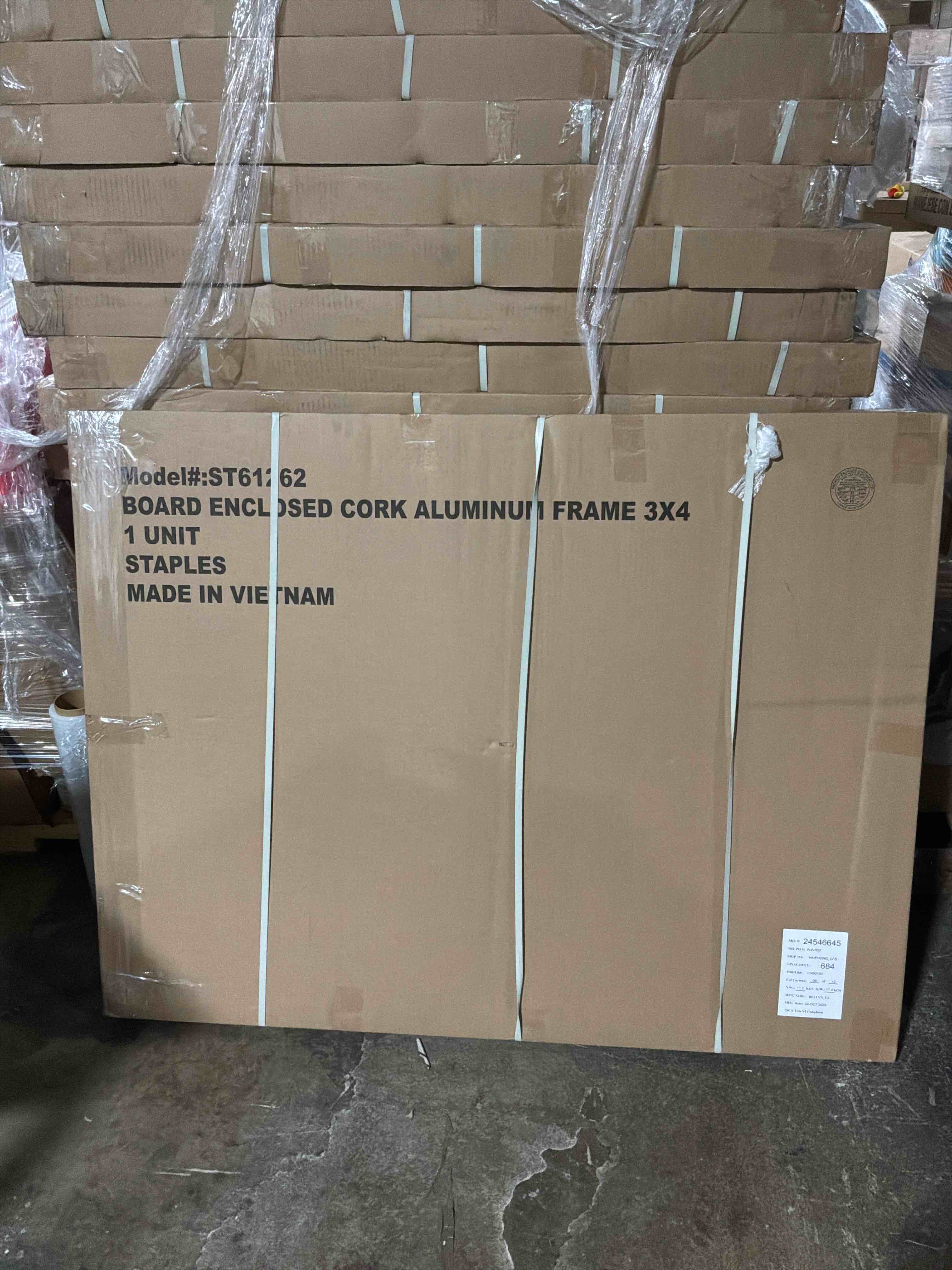 Condition photo showing New/Like New for board enclosed cork aluminum frame 3 x 4 model st61262