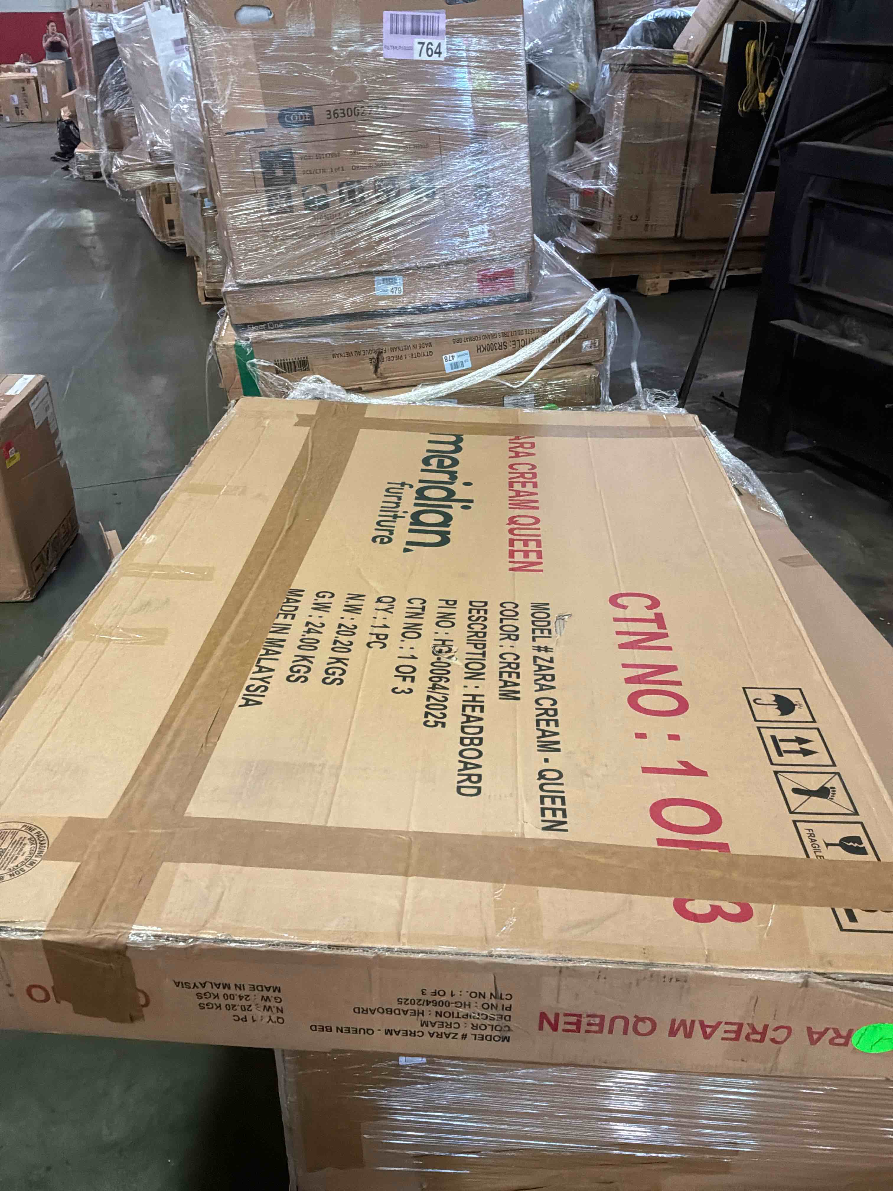 Condition photo showing New/Like New for headboard zara cream -queen ( incomplete) 