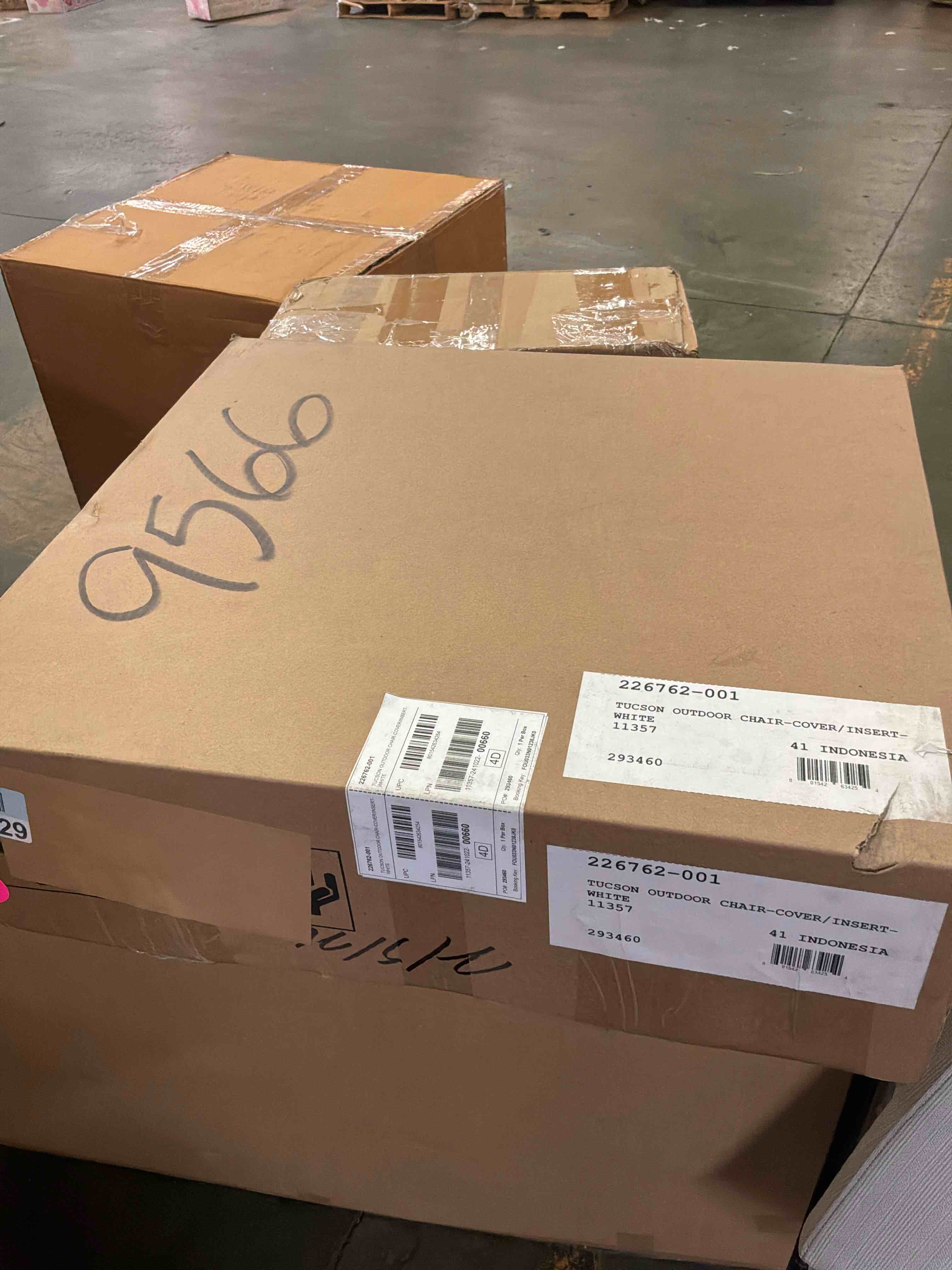 Condition photo showing New/Like New for tucson outdoor chair cover insert white 11357