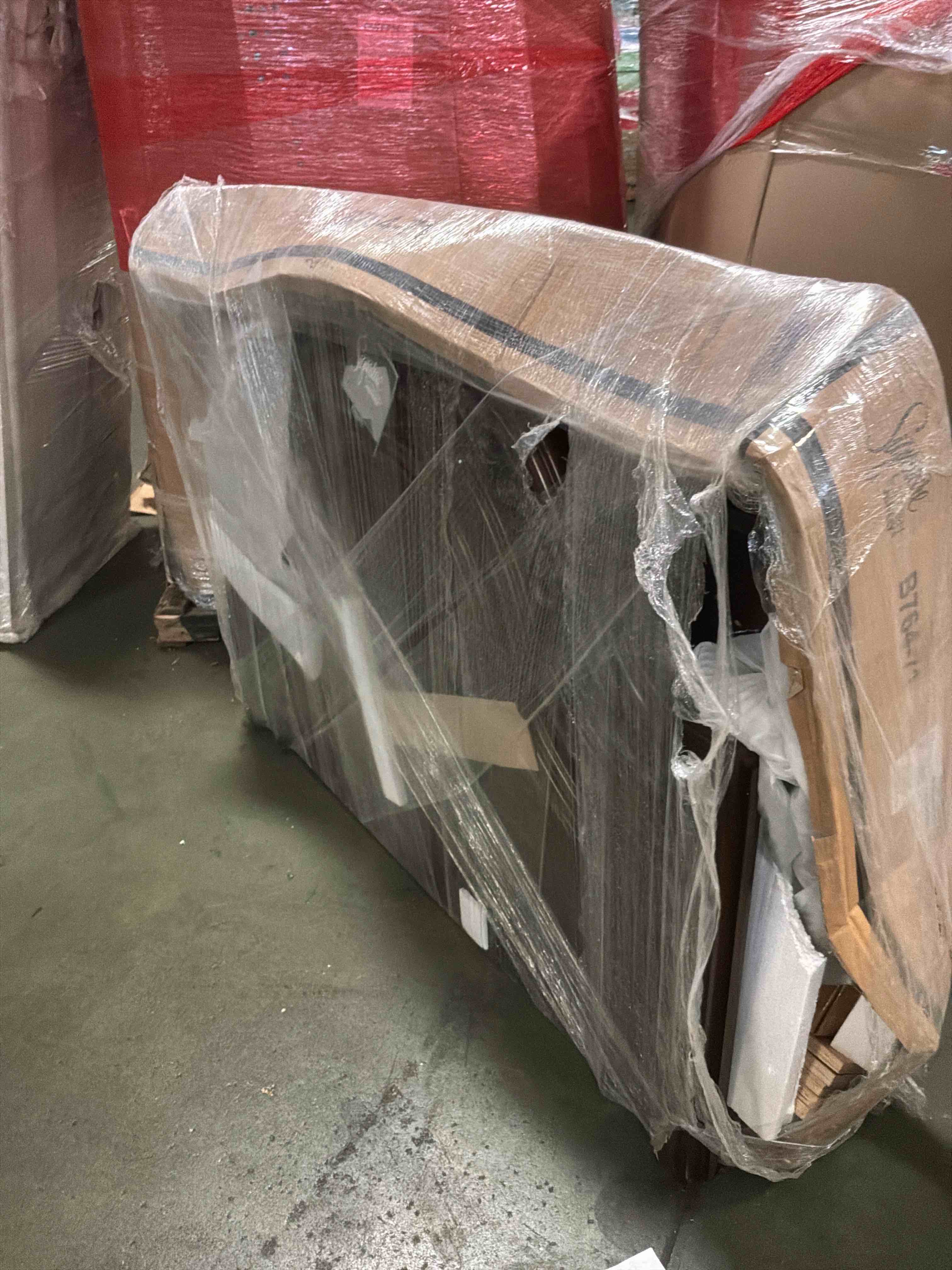 Condition photo showing New/Like New for lavinton queen poster bed