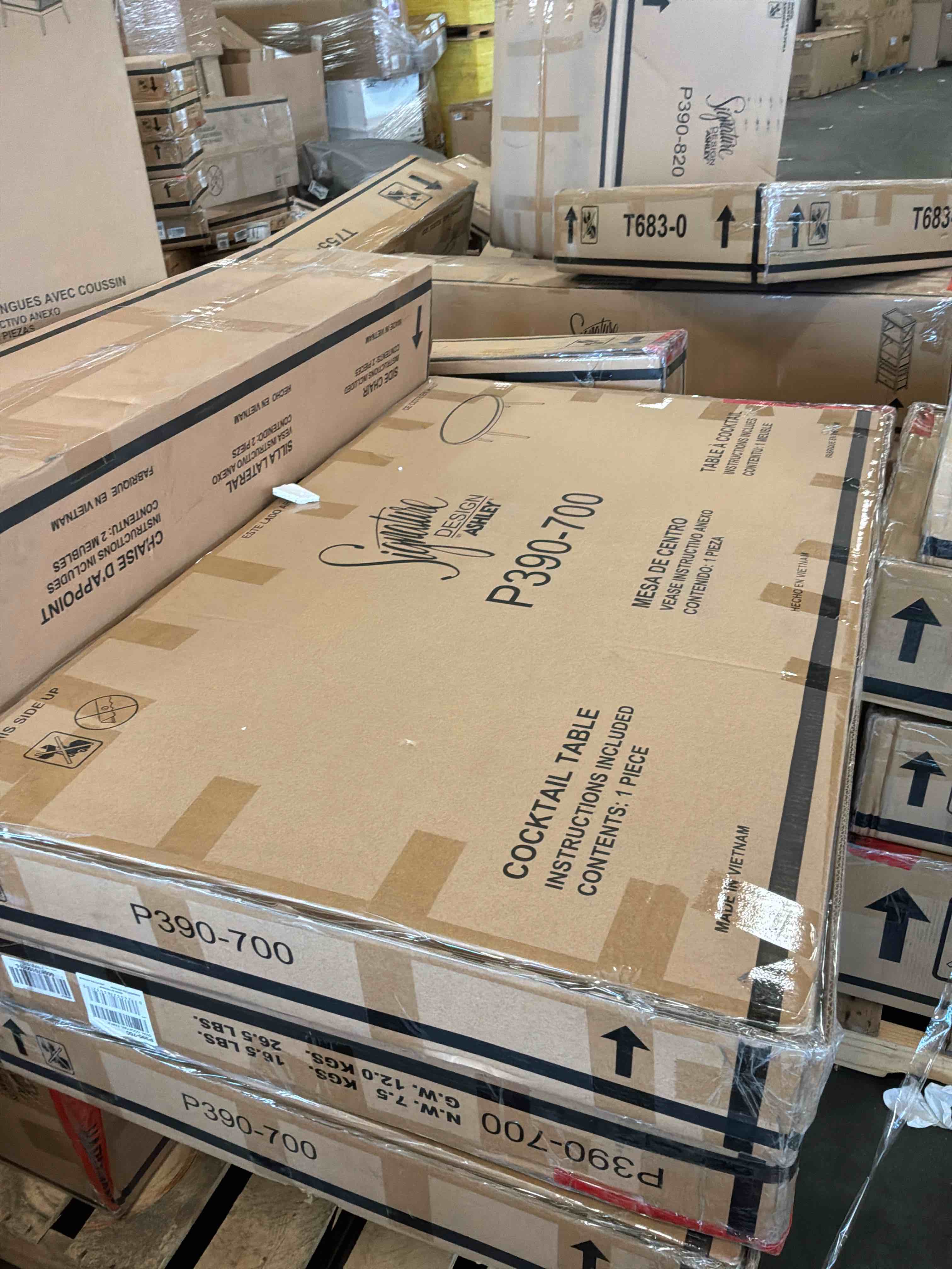 Condition photo showing New/Like New for  swiss valley oval cocktail table