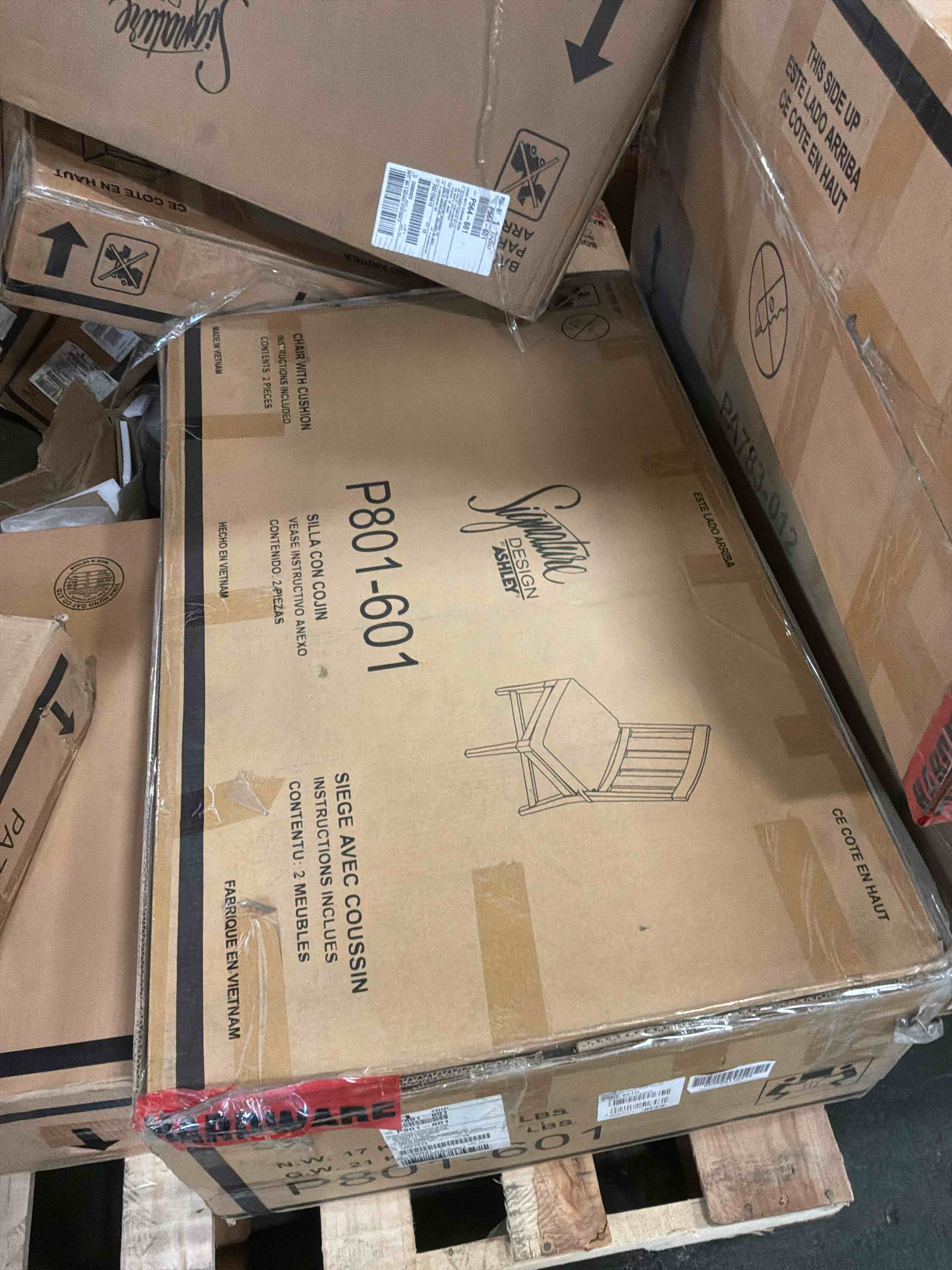 Condition photo showing New/Like New for p801-601 chair with cushion 