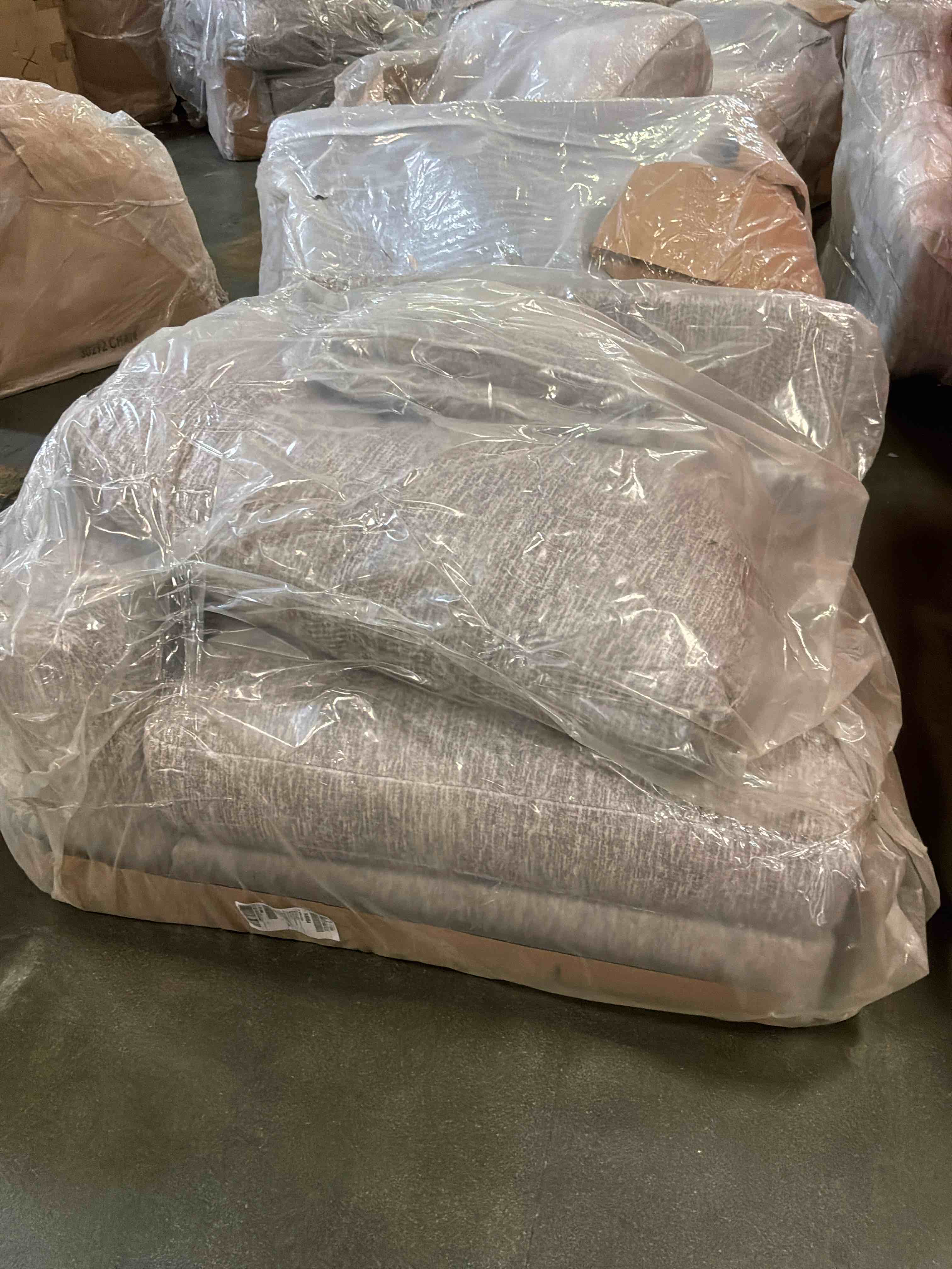 Condition photo showing New/Like New for furniture regent park laf corner chair