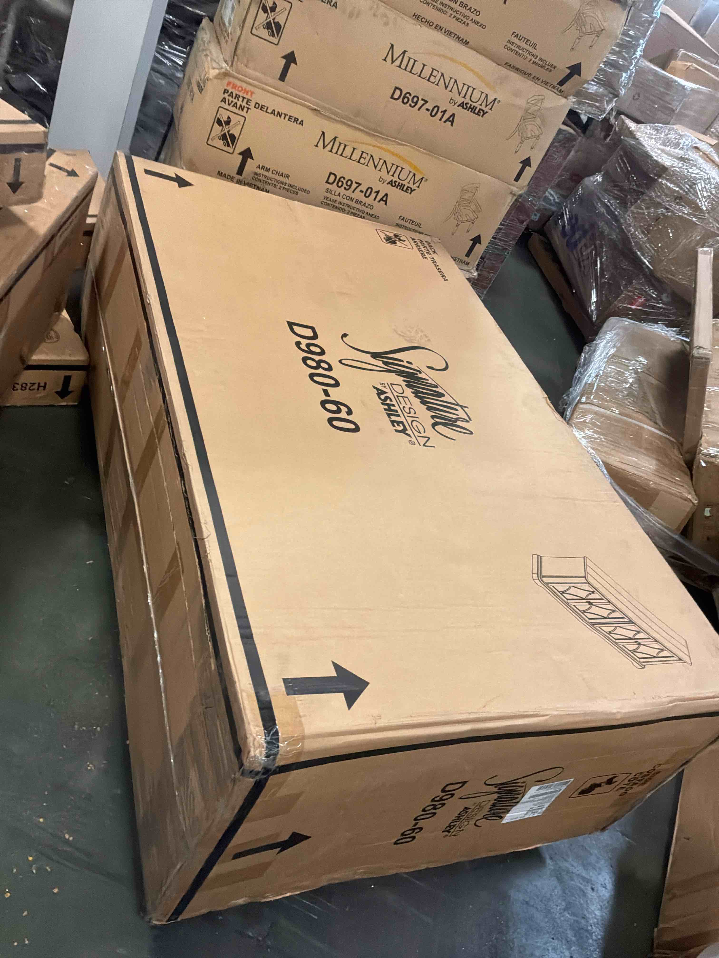 Condition photo showing New/Like New for casual dining arlendyne dining server at frazier 