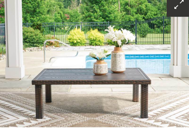 wellingtons peak outdoor coffee table