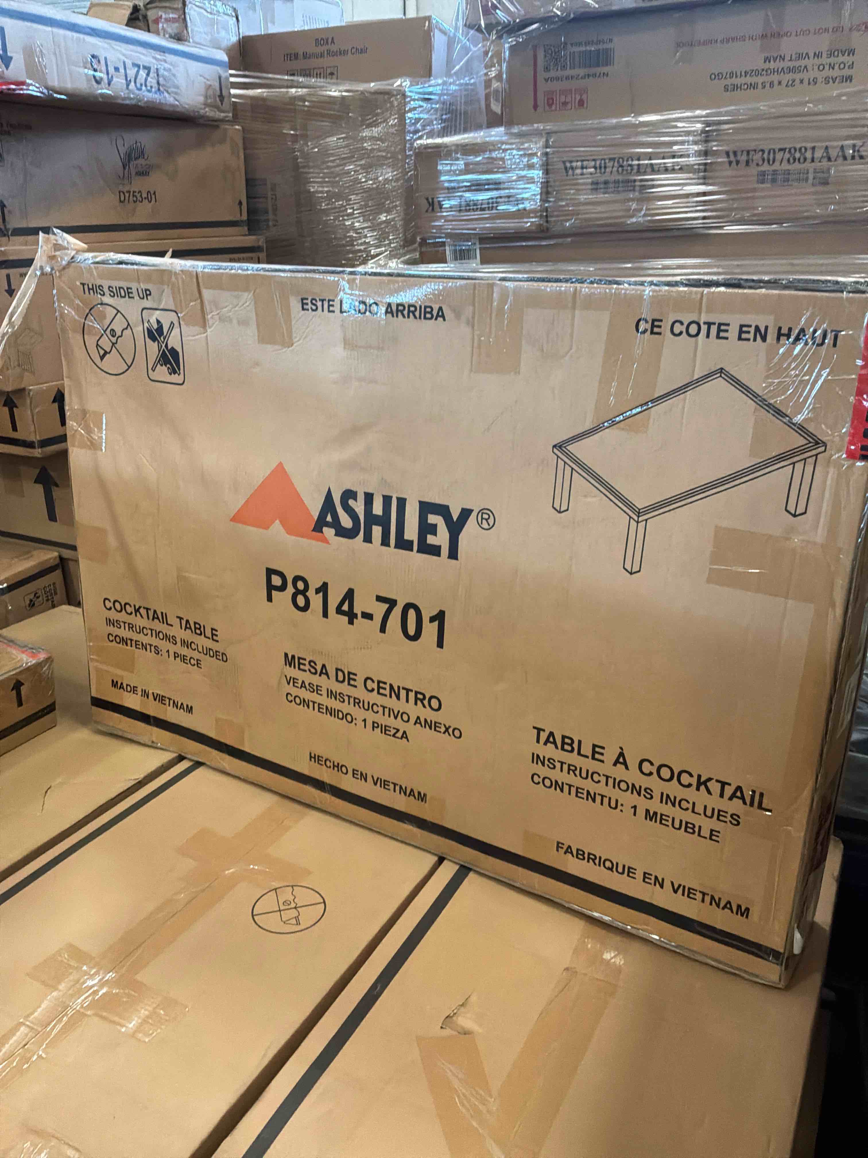 Condition photo showing New/Like New for wellingtons peak outdoor coffee table