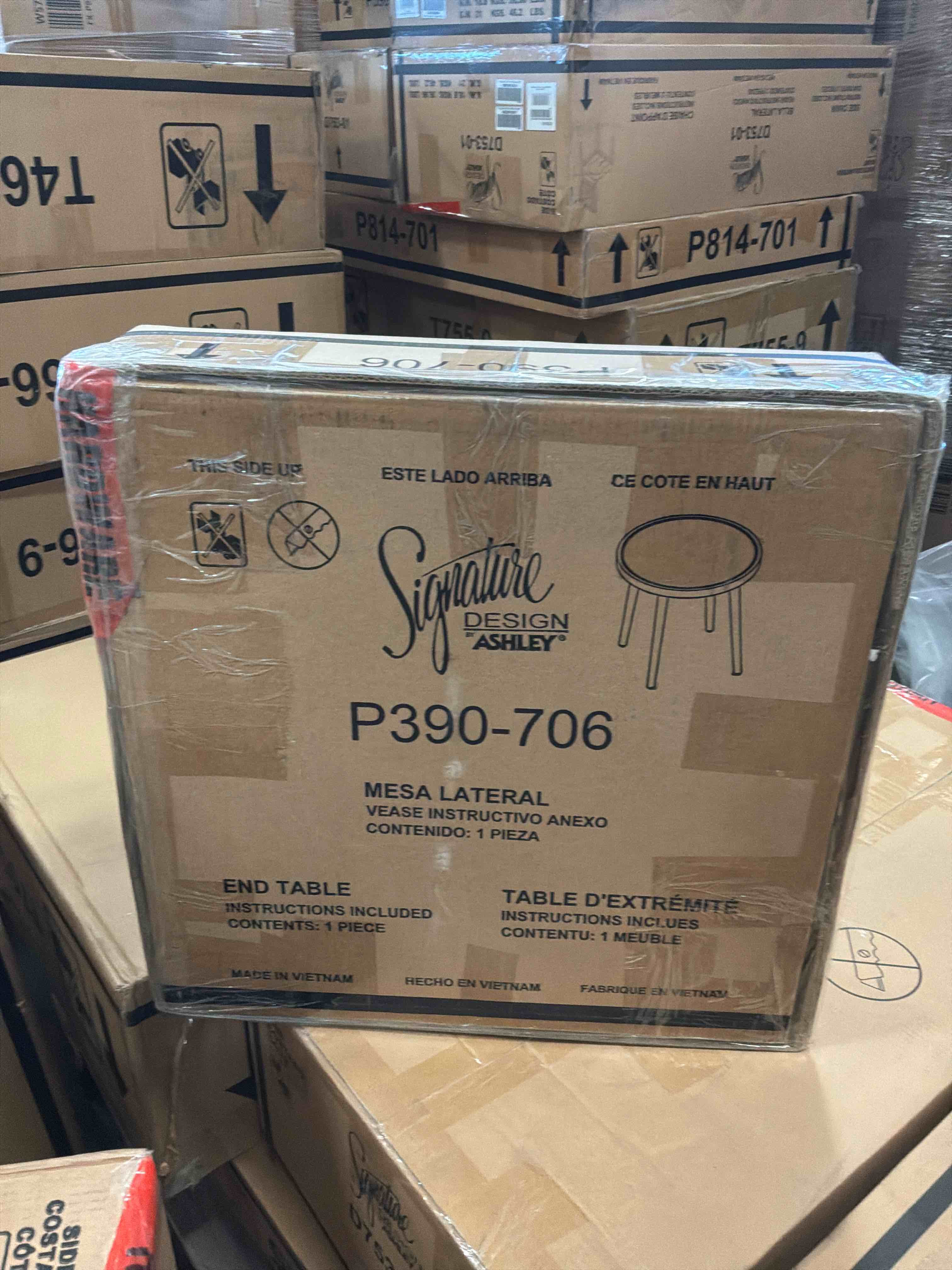 Condition photo showing New/Like New for swiss valley outdoor end table