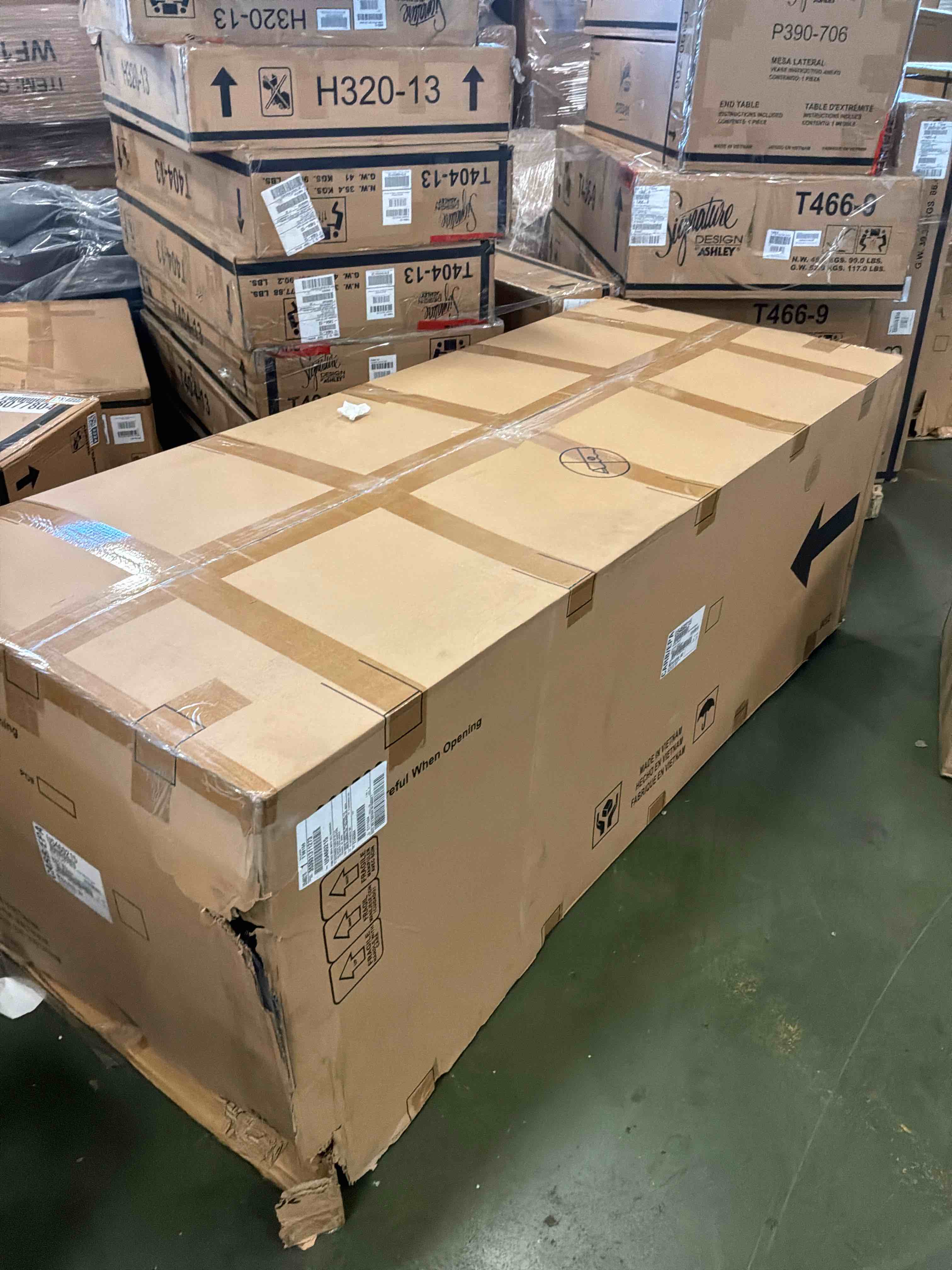 Condition photo showing New/Like New for wurstrow power reclining sofa