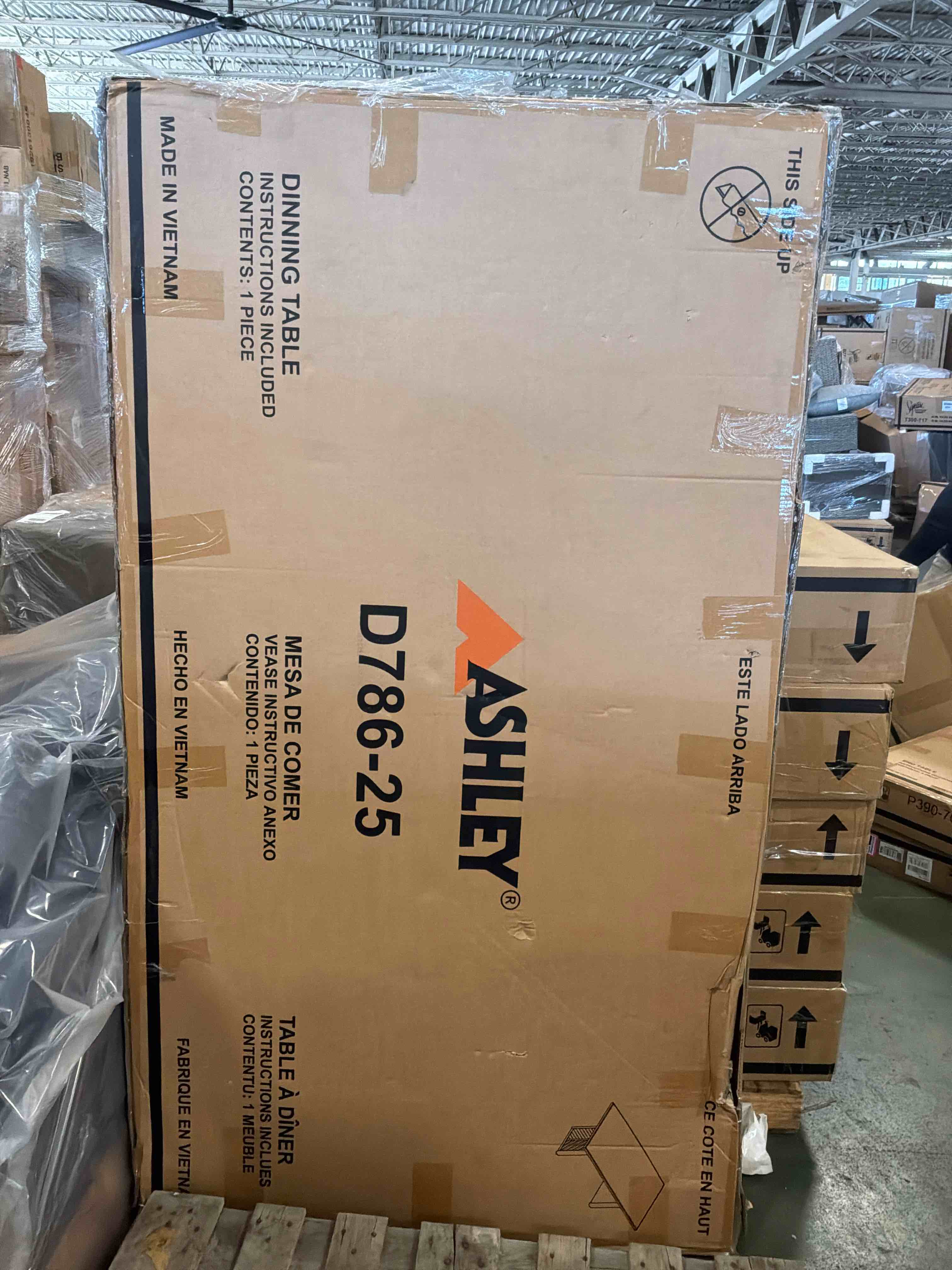 Condition photo showing New/Like New for arkenton dining table