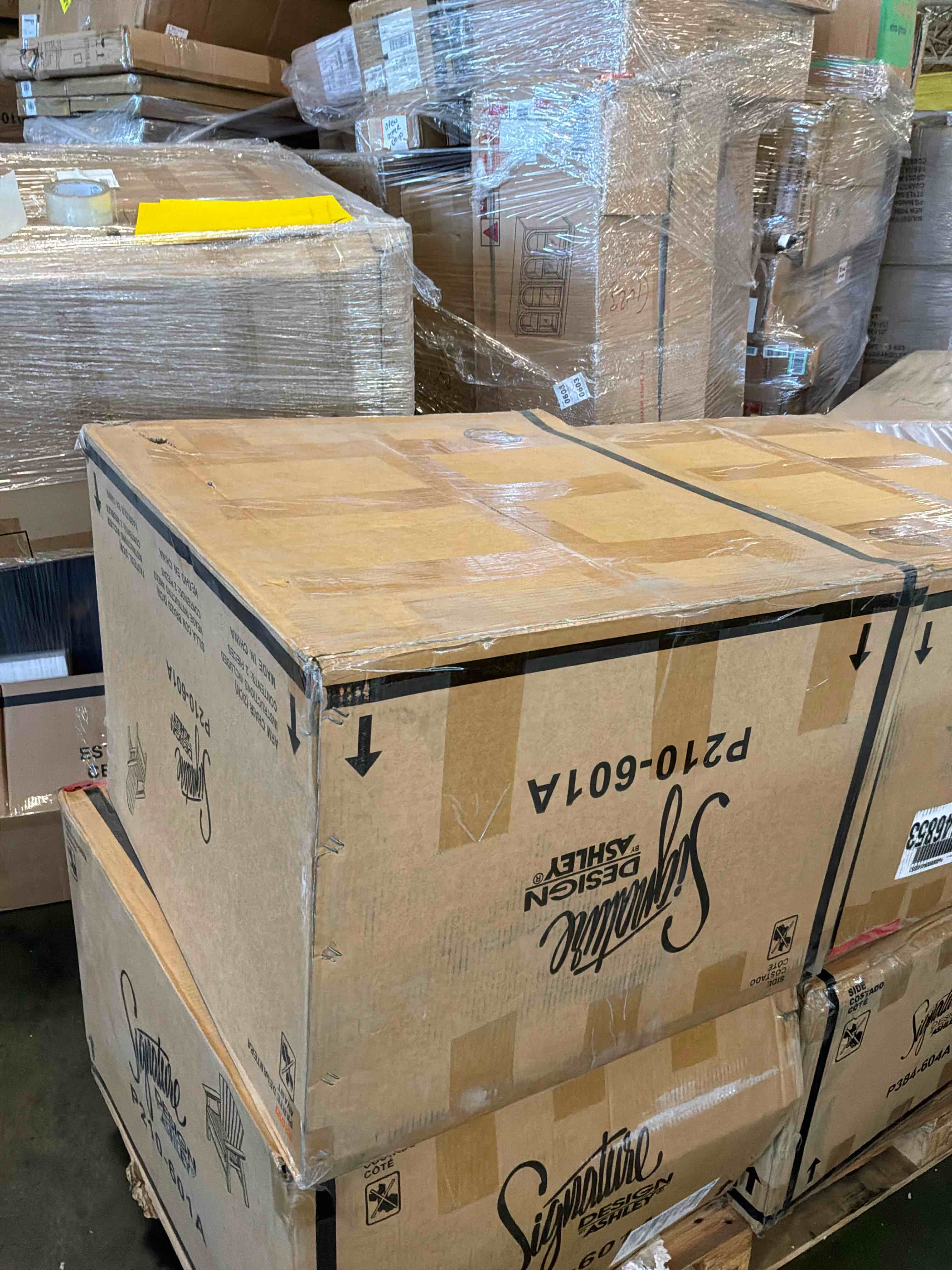 Condition photo showing New/Like New for transville arm chair (2/cn)