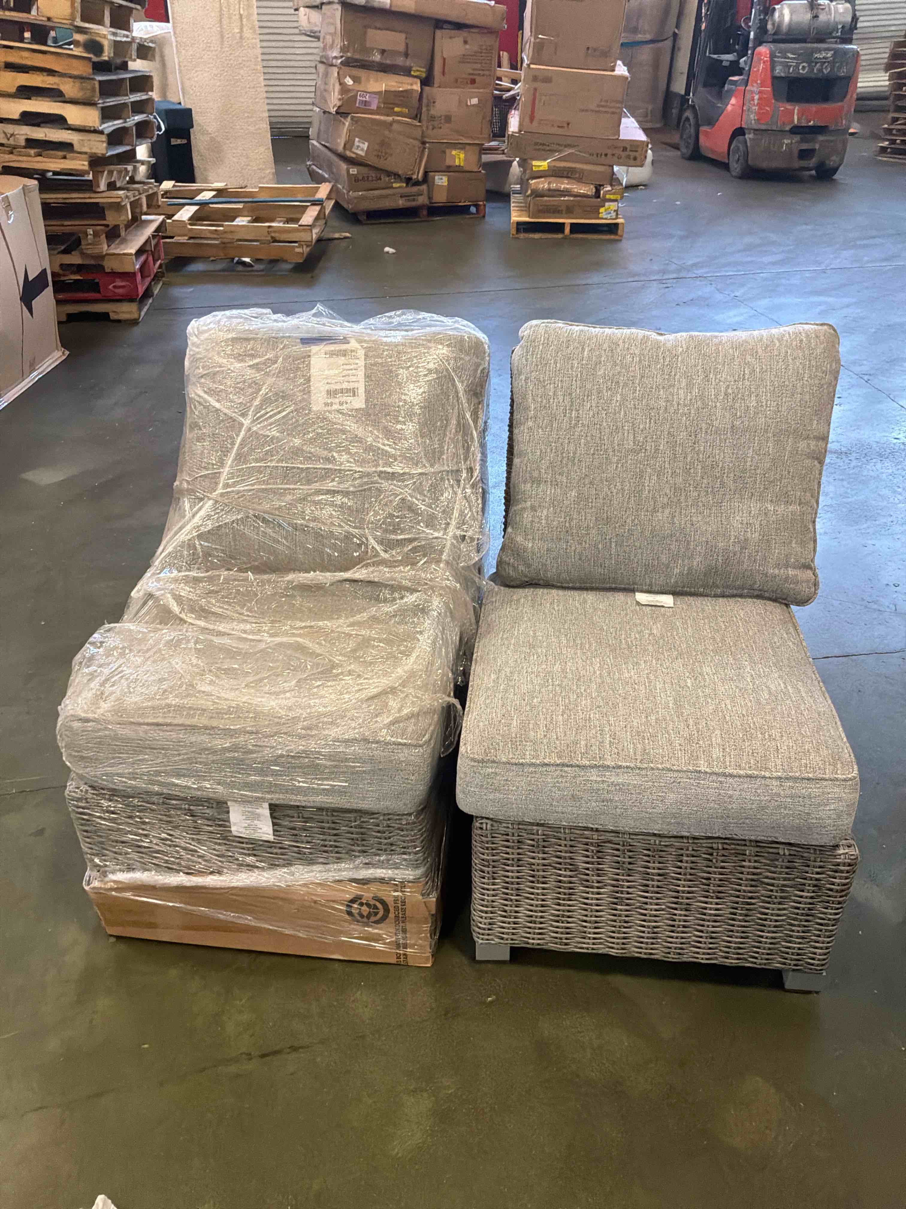 Condition photo showing New/Like New for beach armless chair with cushion ( set of 2 ) 