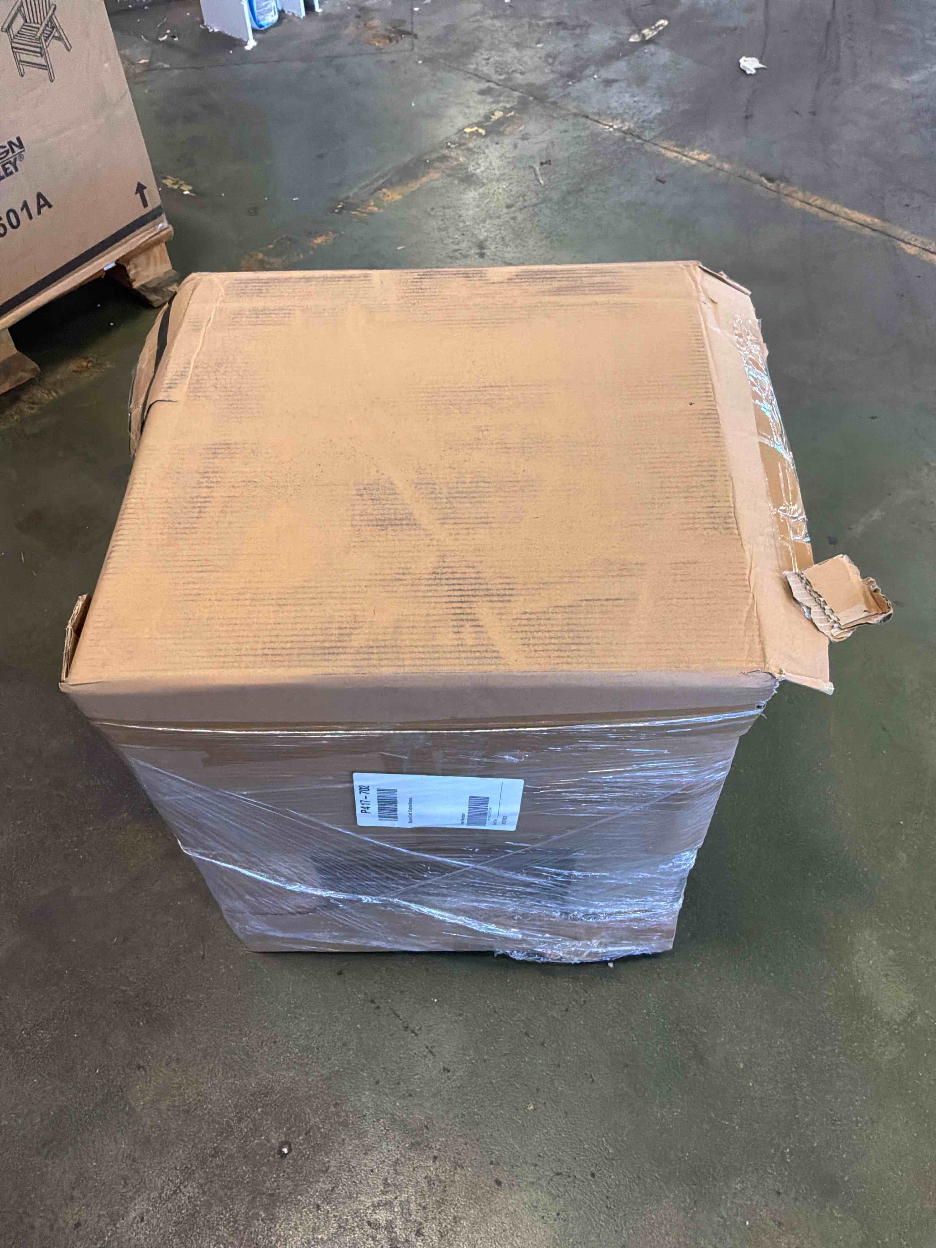 Condition photo showing New/Like New for square end table zamora