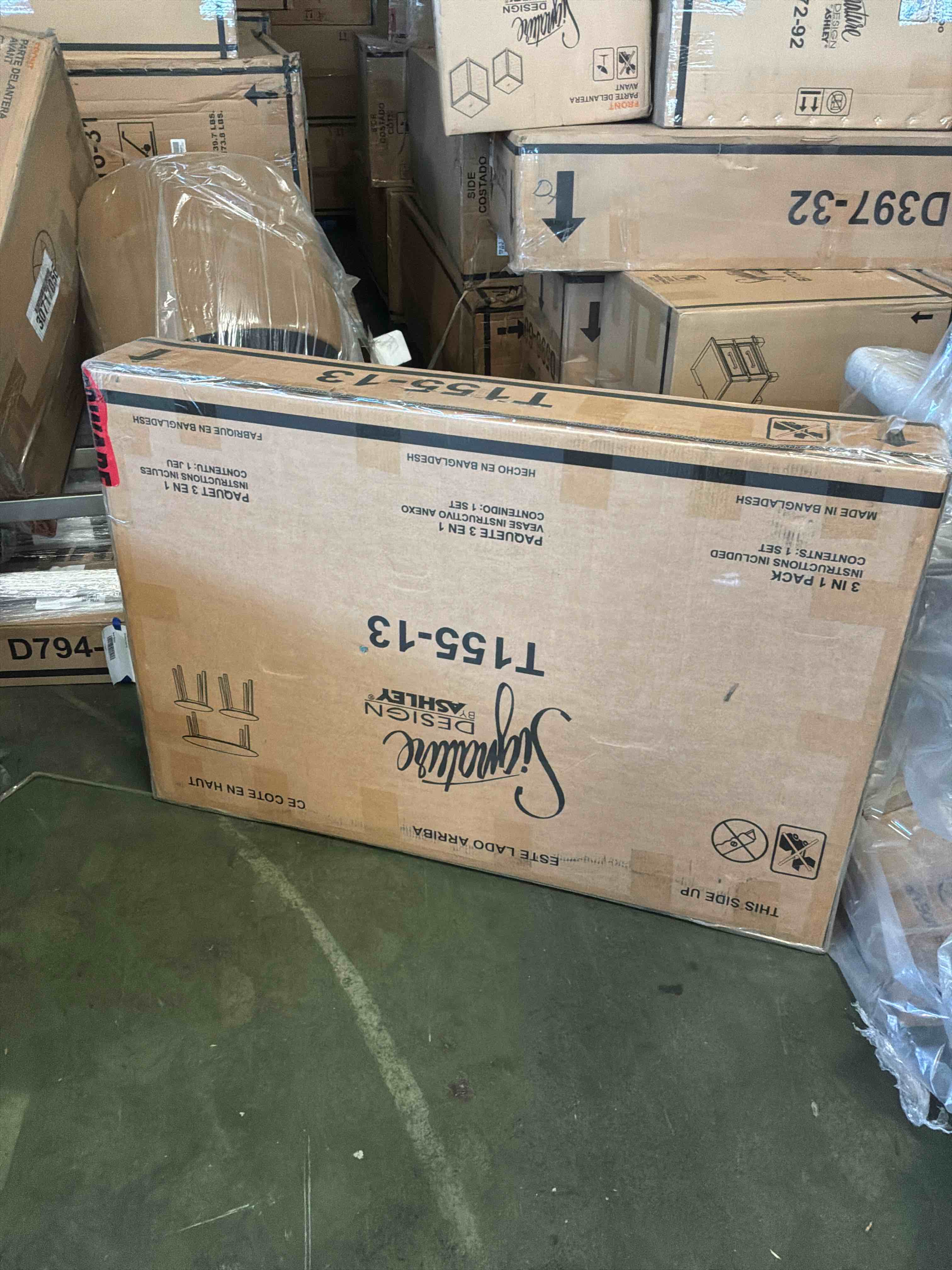 Condition photo showing New/Like New for living room gordonay table (set of 3