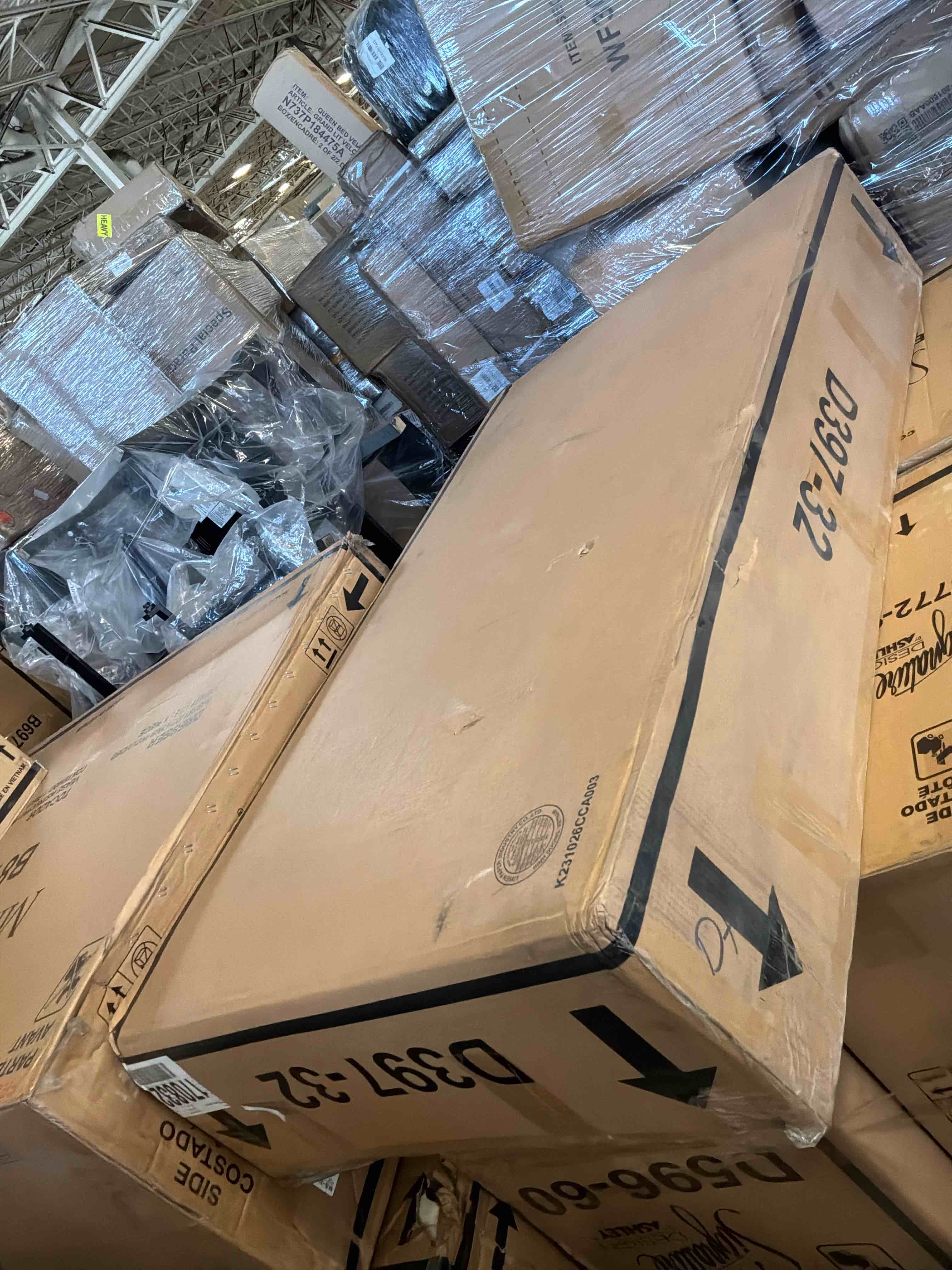 Condition photo showing New/Like New for rokane counter height dining table