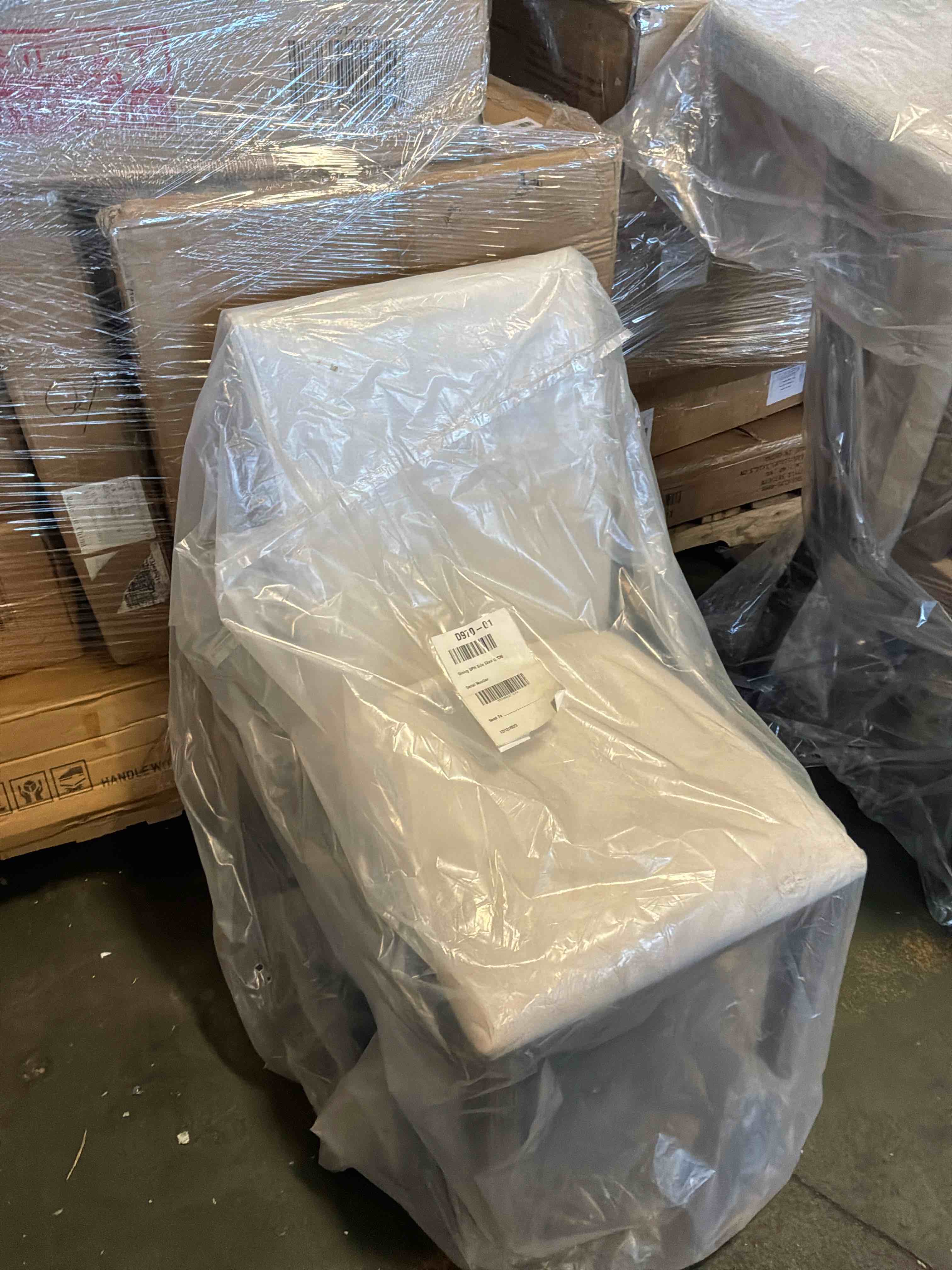 Condition photo showing New/Like New for austanny home office desk chair
