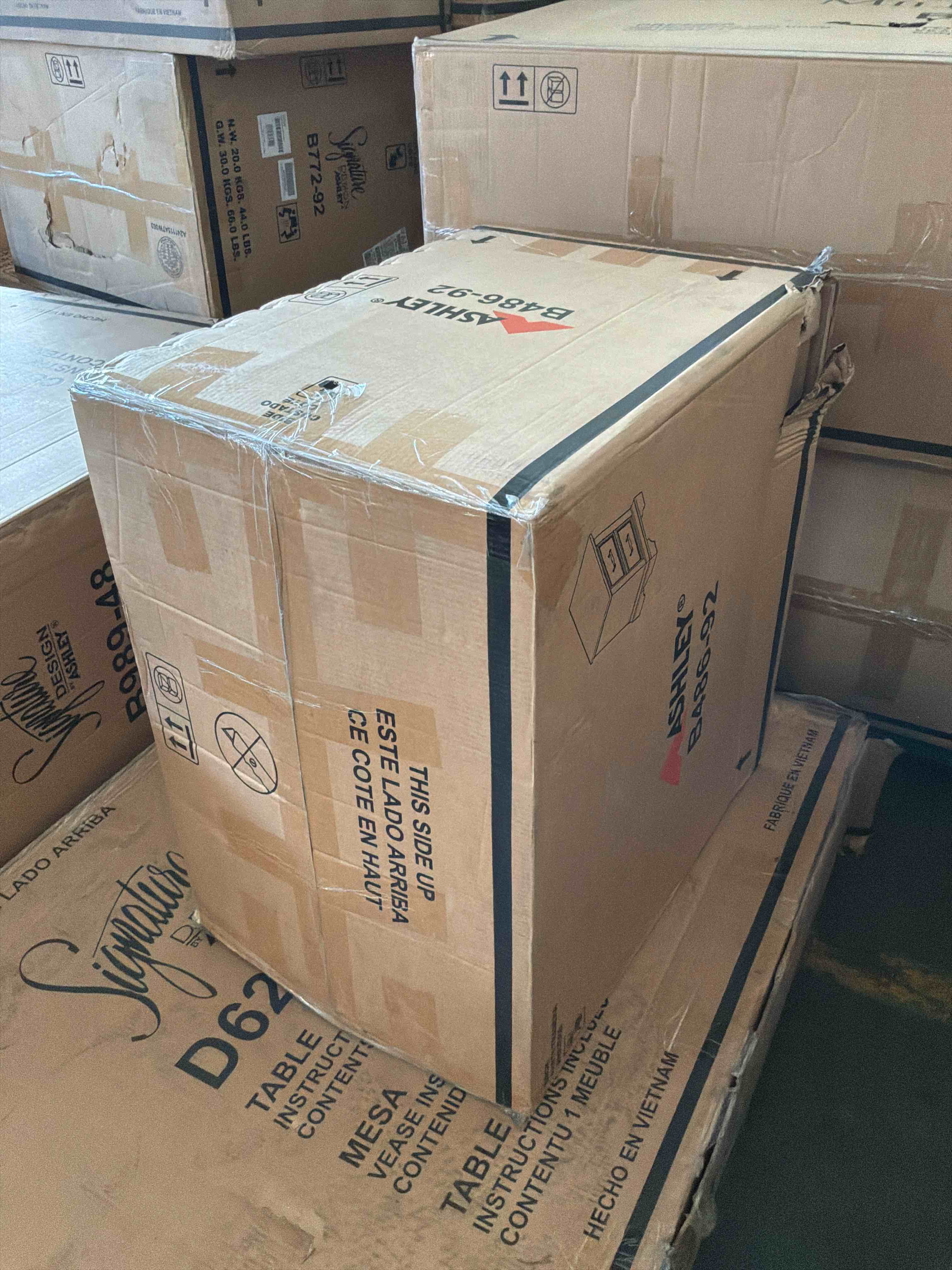 Condition photo showing New/Like New for vallardia nightstand