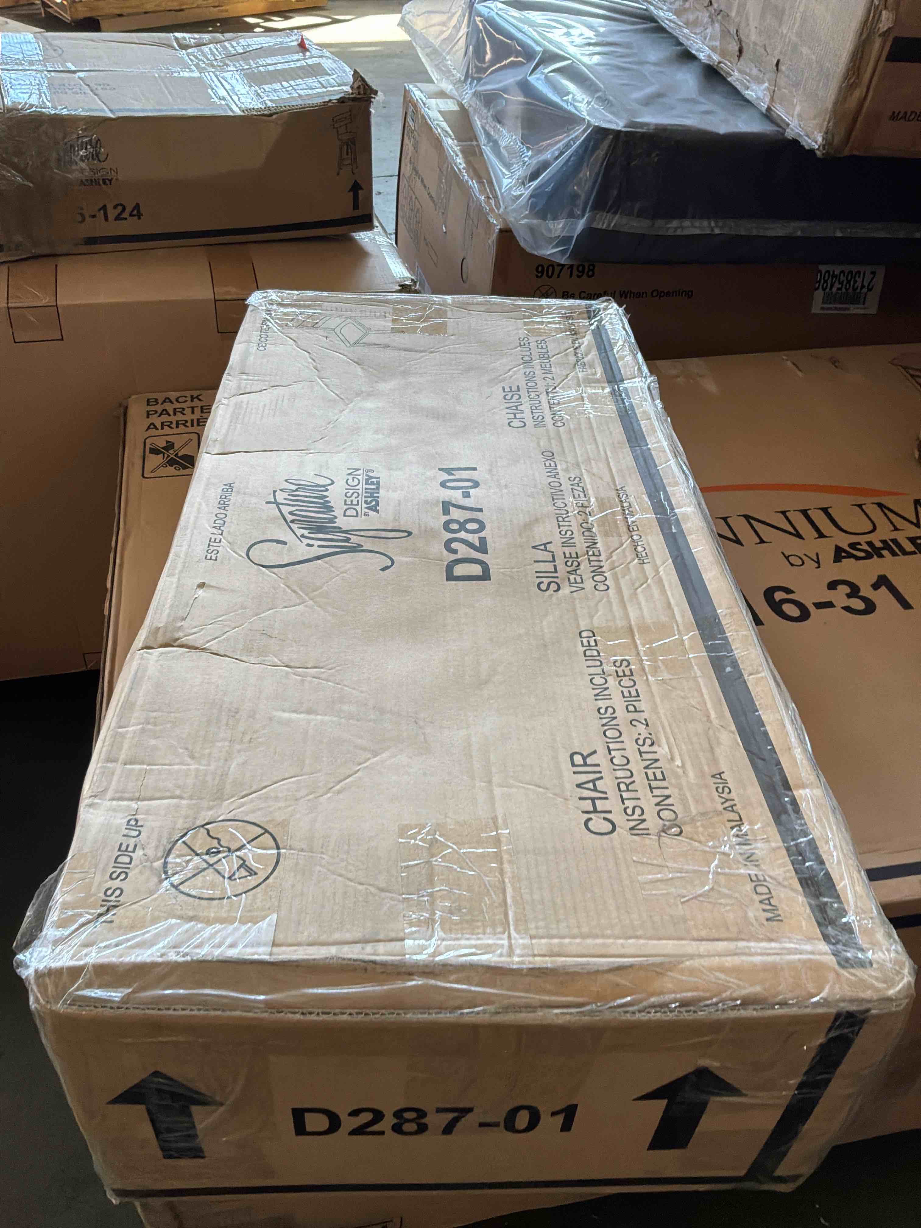 Condition photo showing New/Like New for nelling dining side chair