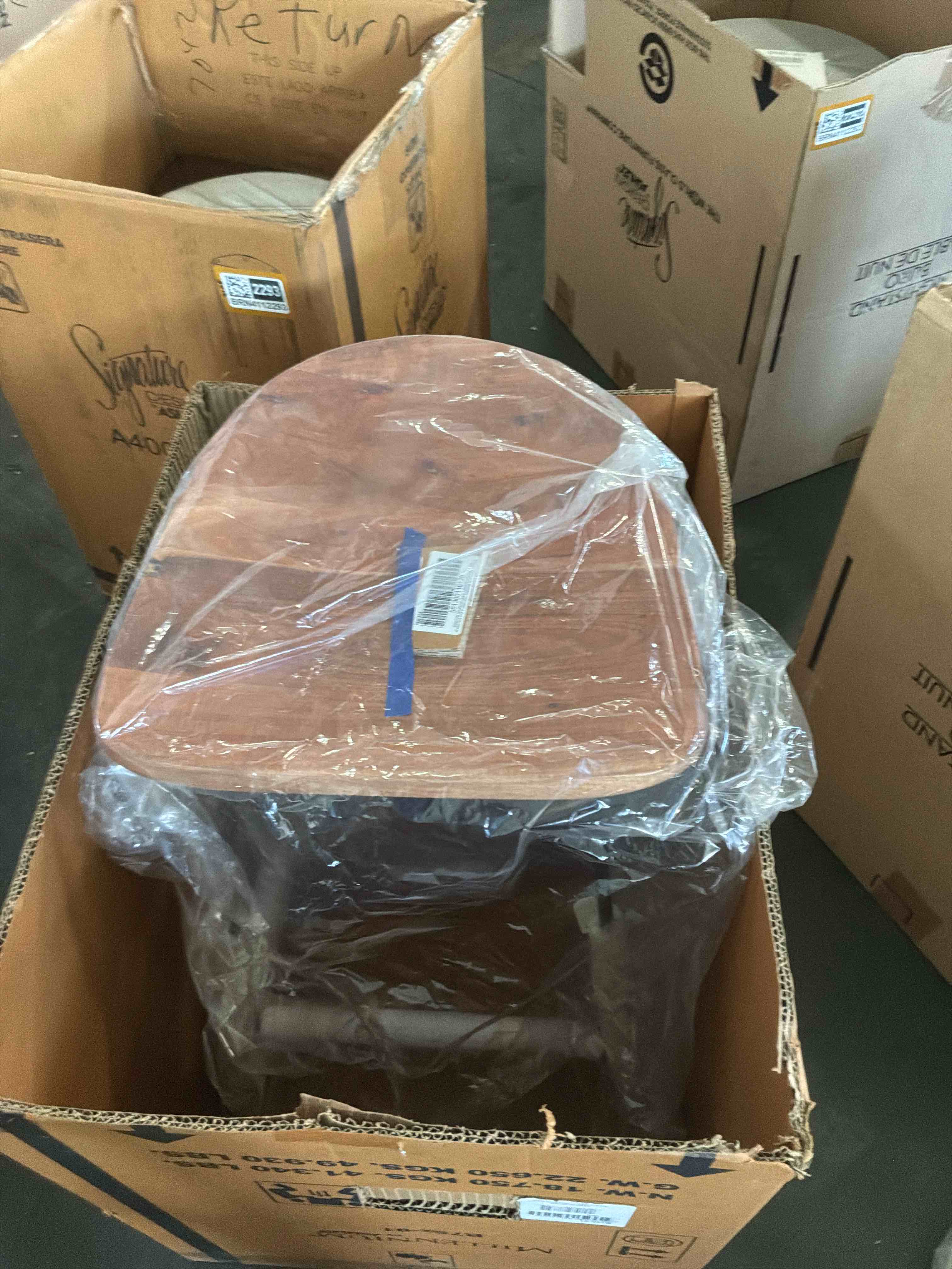Condition photo showing New/Like New for wilinruck counter height backless stool