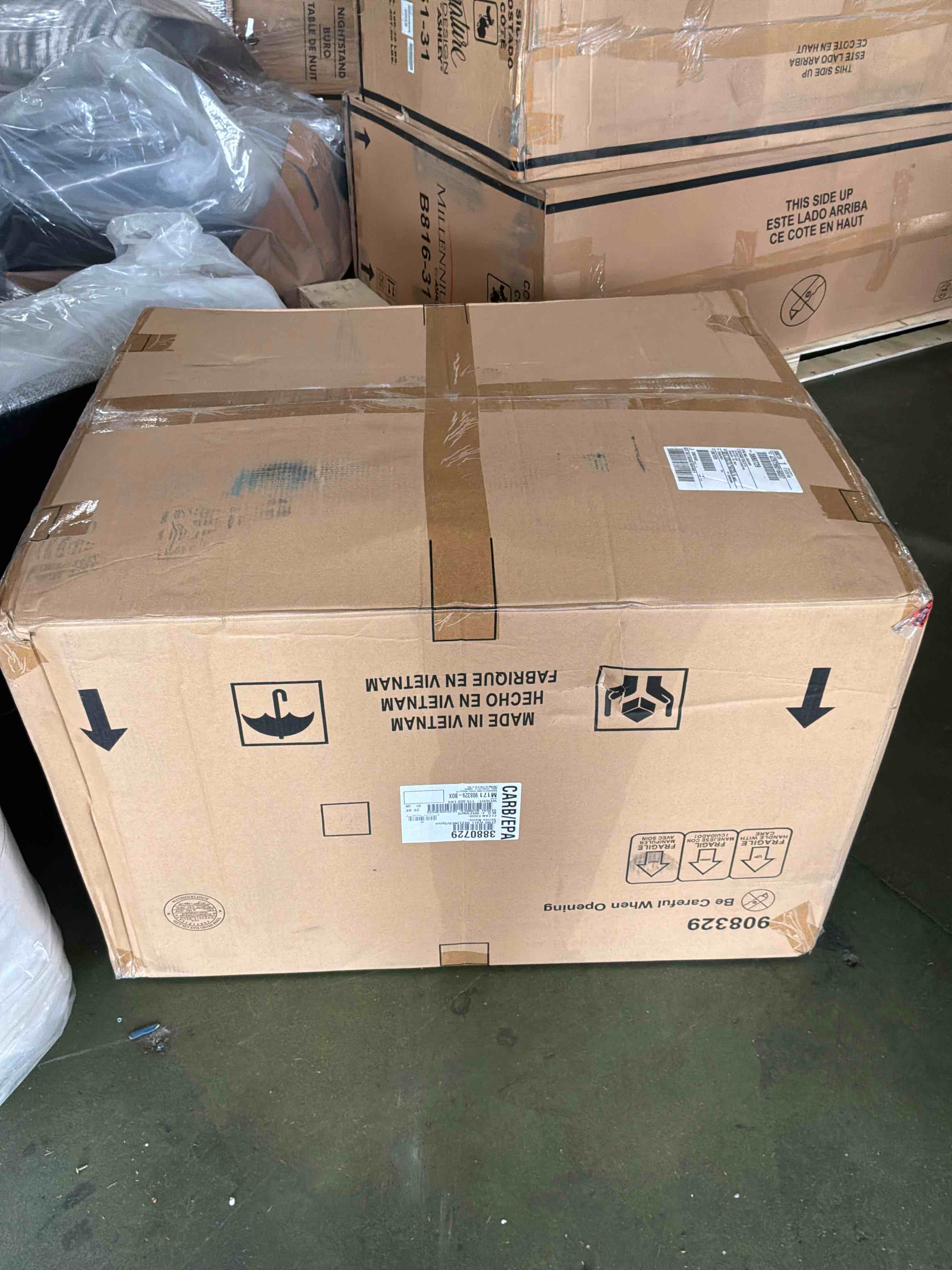 Condition photo showing New/Like New for danum danum recliner