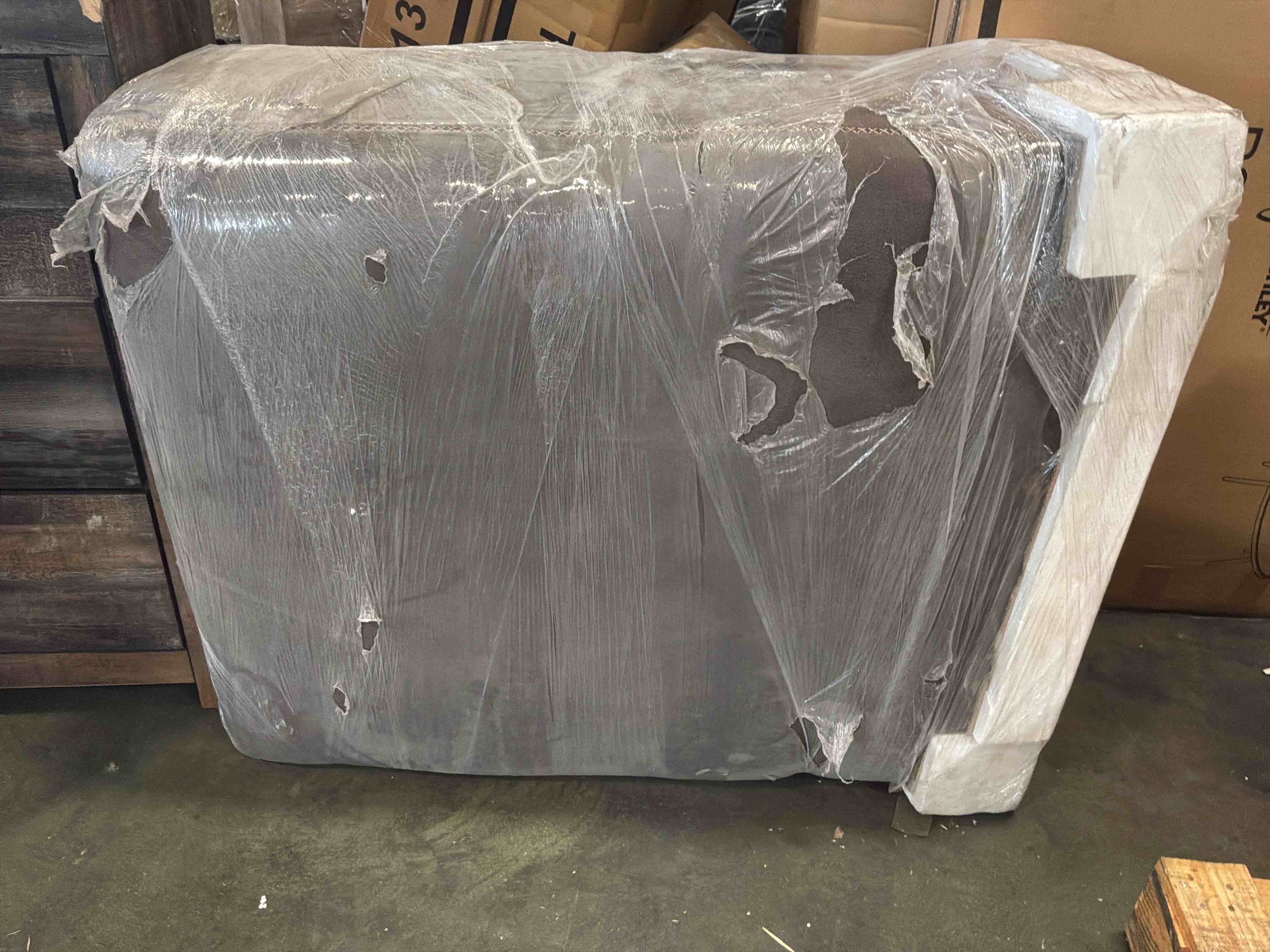 Condition photo showing Good Condition for oversized accent ottoman